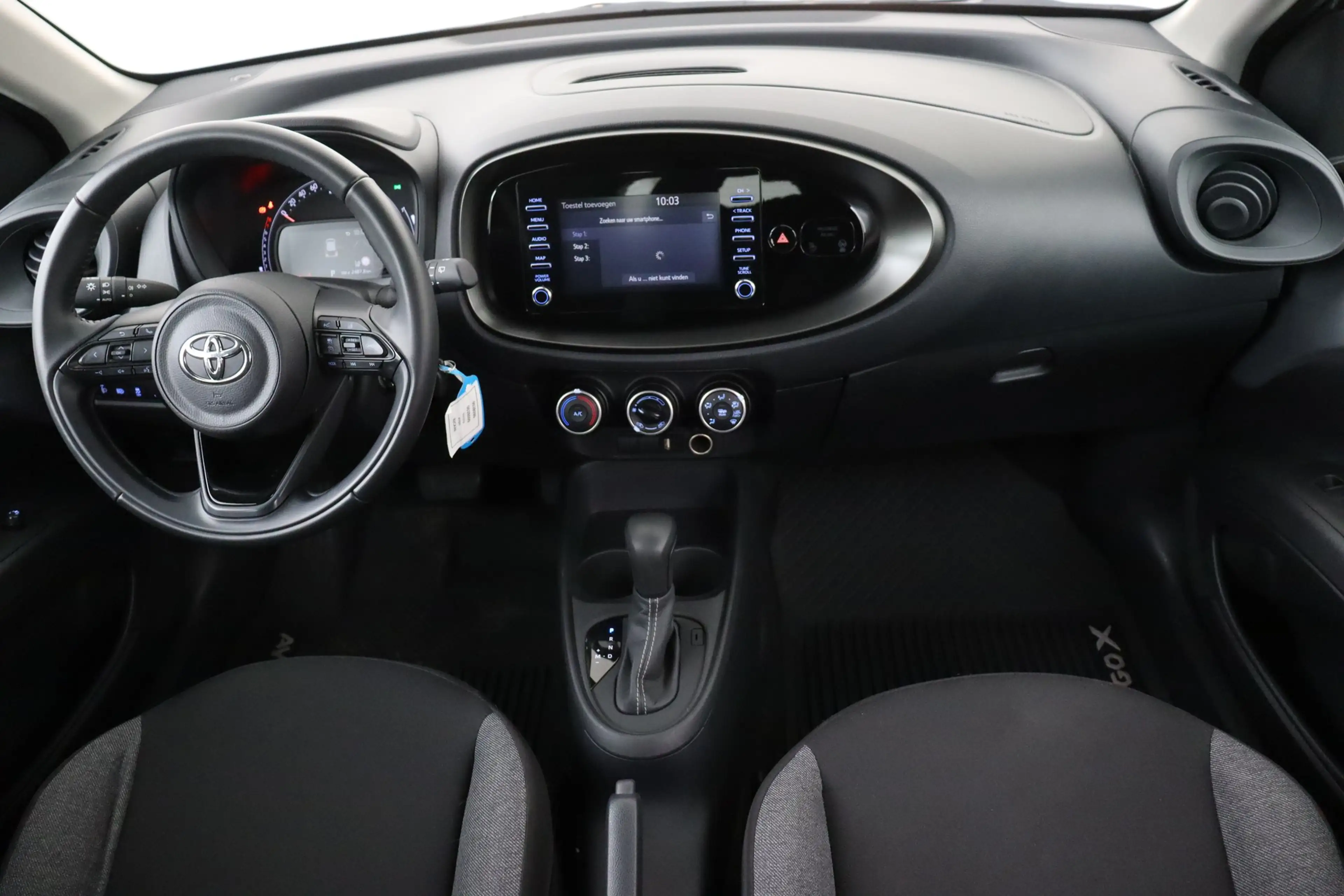 Toyota Aygo X 1.0i X-PLAY CVT CVT + A/T + CAMERA + CRUISE + AIR — photo 9