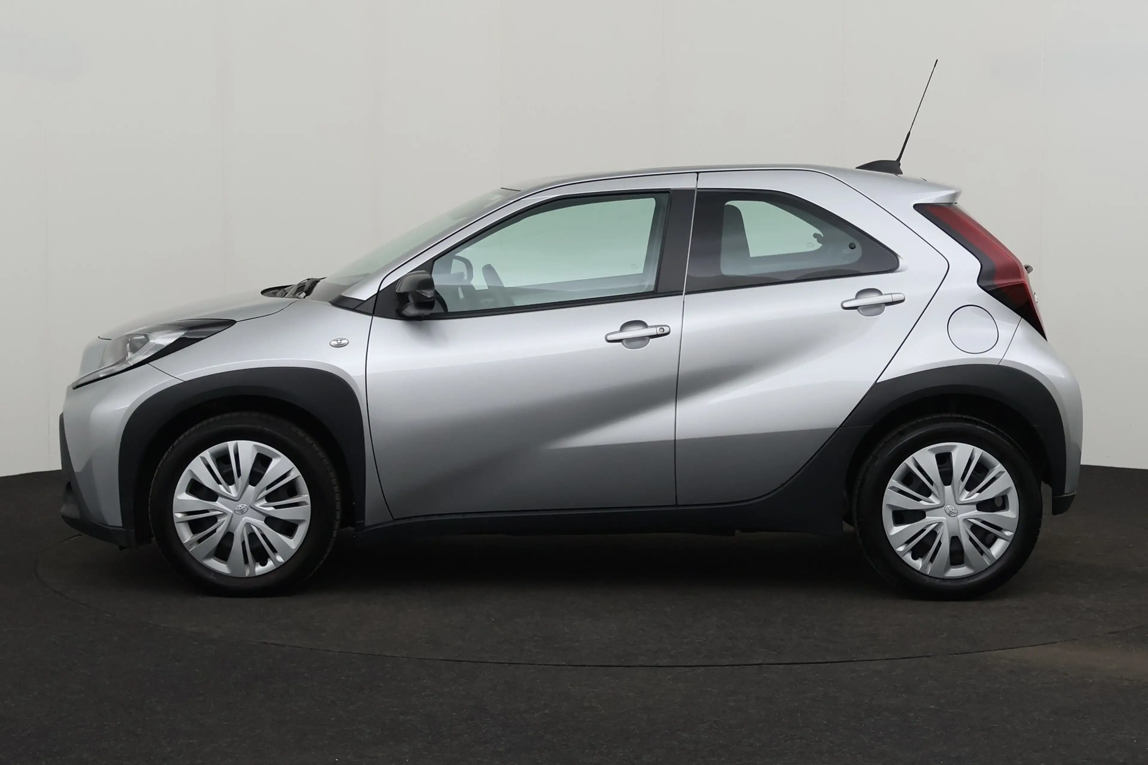 Toyota Aygo X 1.0i X-PLAY CVT CVT + A/T + CAMERA + CRUISE + AIR — photo 2