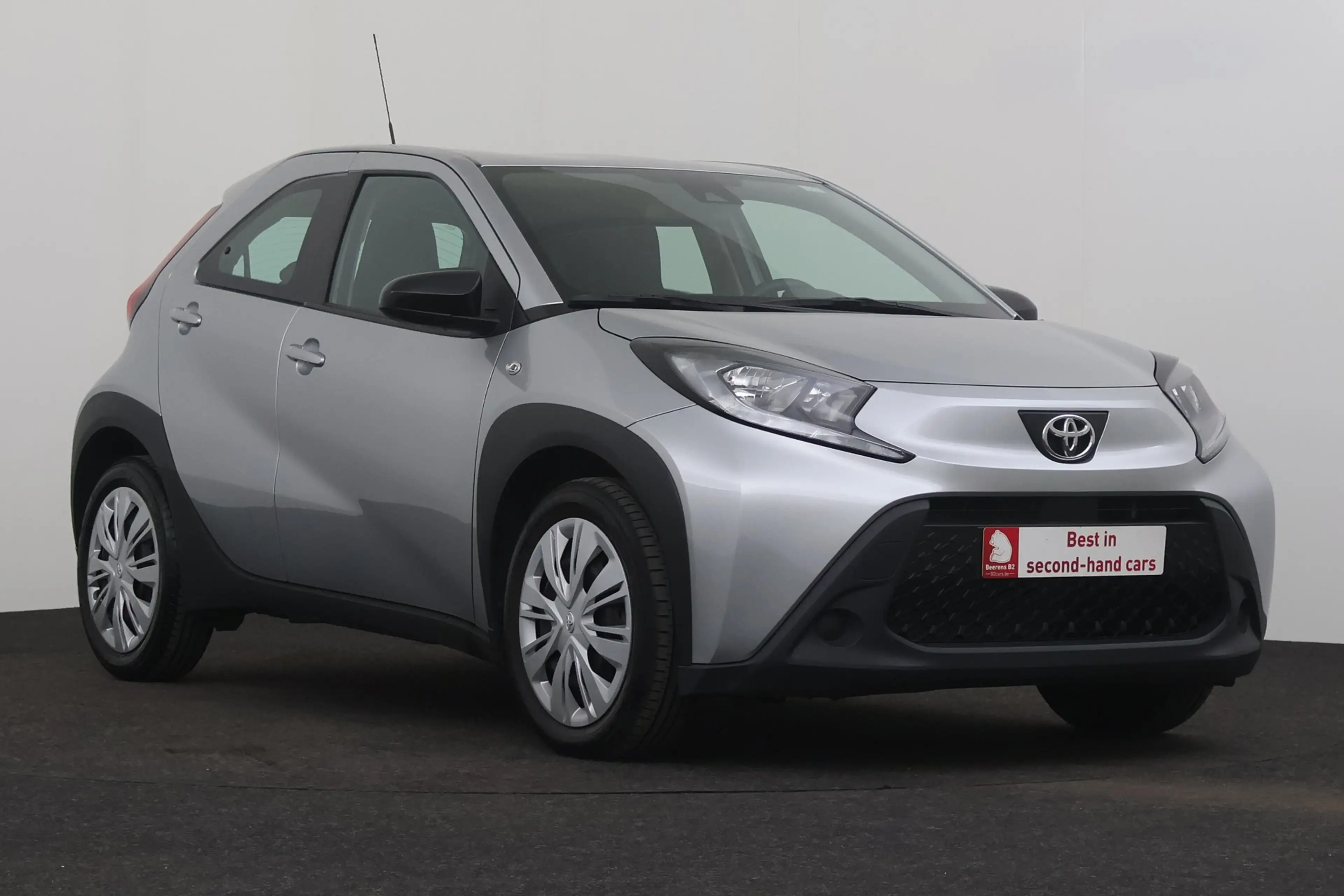 Toyota Aygo X 1.0i X-PLAY CVT CVT + A/T + CAMERA + CRUISE + AIR — photo 4