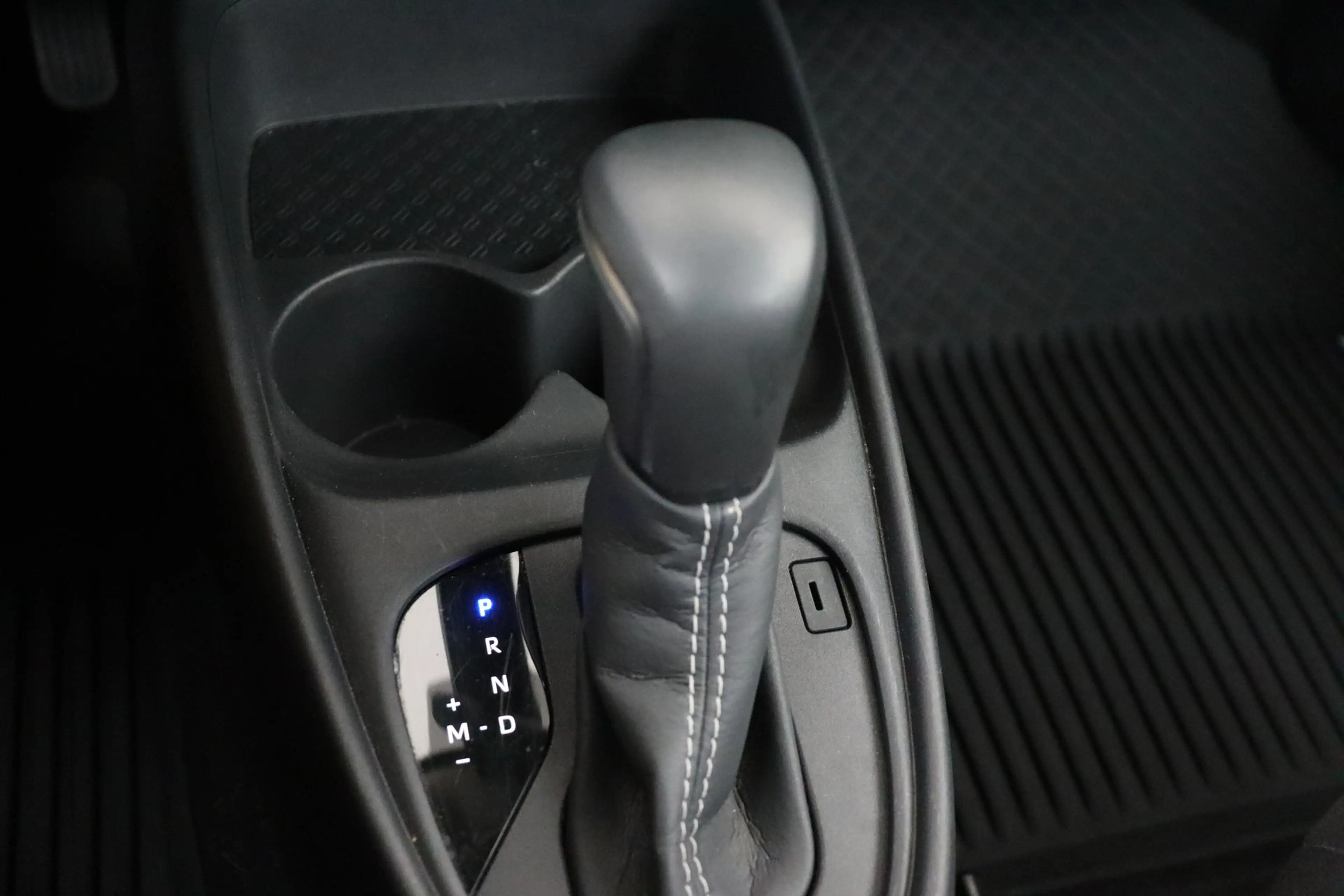 Toyota Aygo X 1.0i X-PLAY CVT CVT + A/T + CAMERA + CRUISE + AIR — photo 12