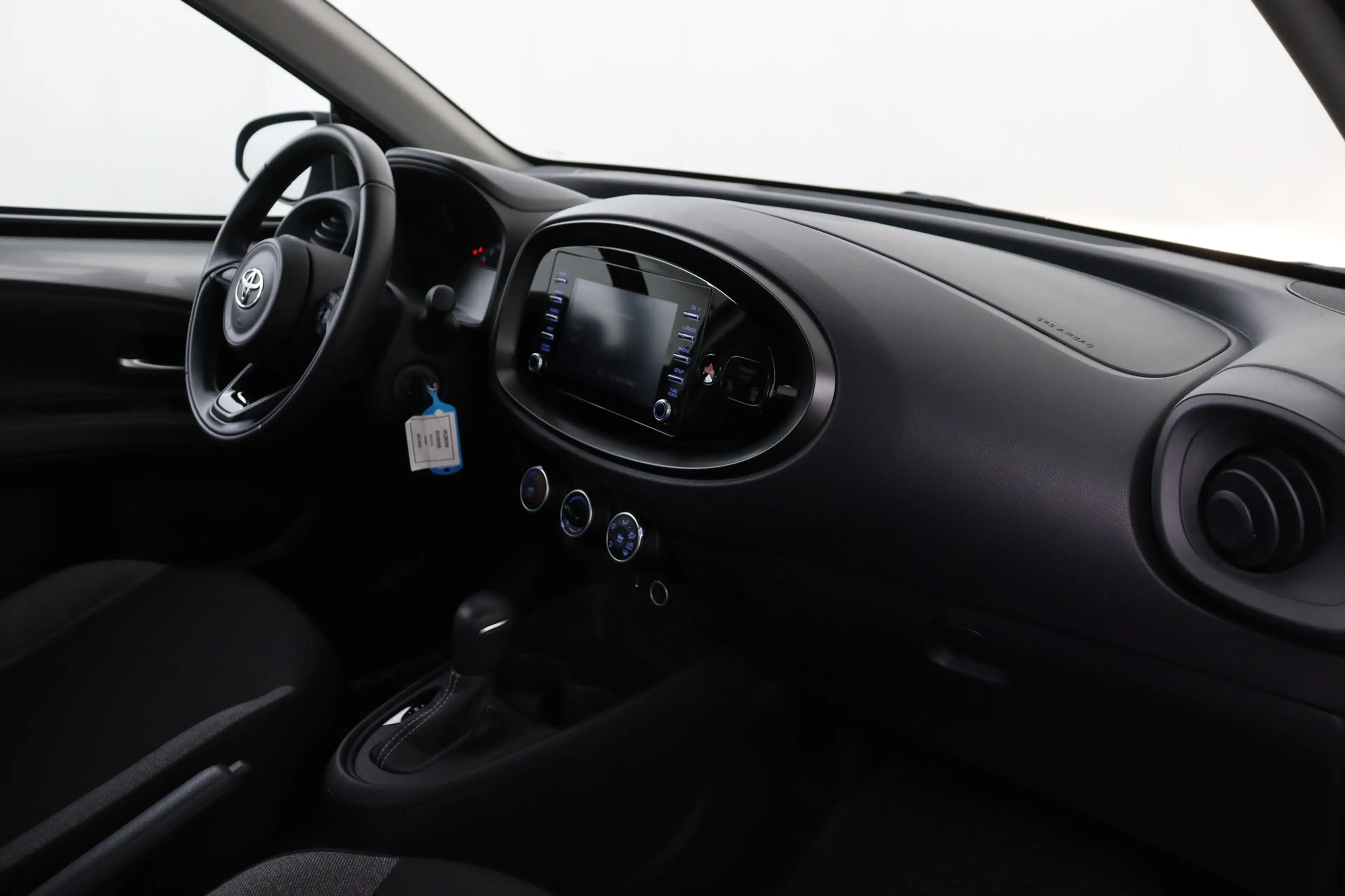 Toyota Aygo X 1.0i X-PLAY CVT CVT + A/T + CAMERA + CRUISE + AIR — photo 11