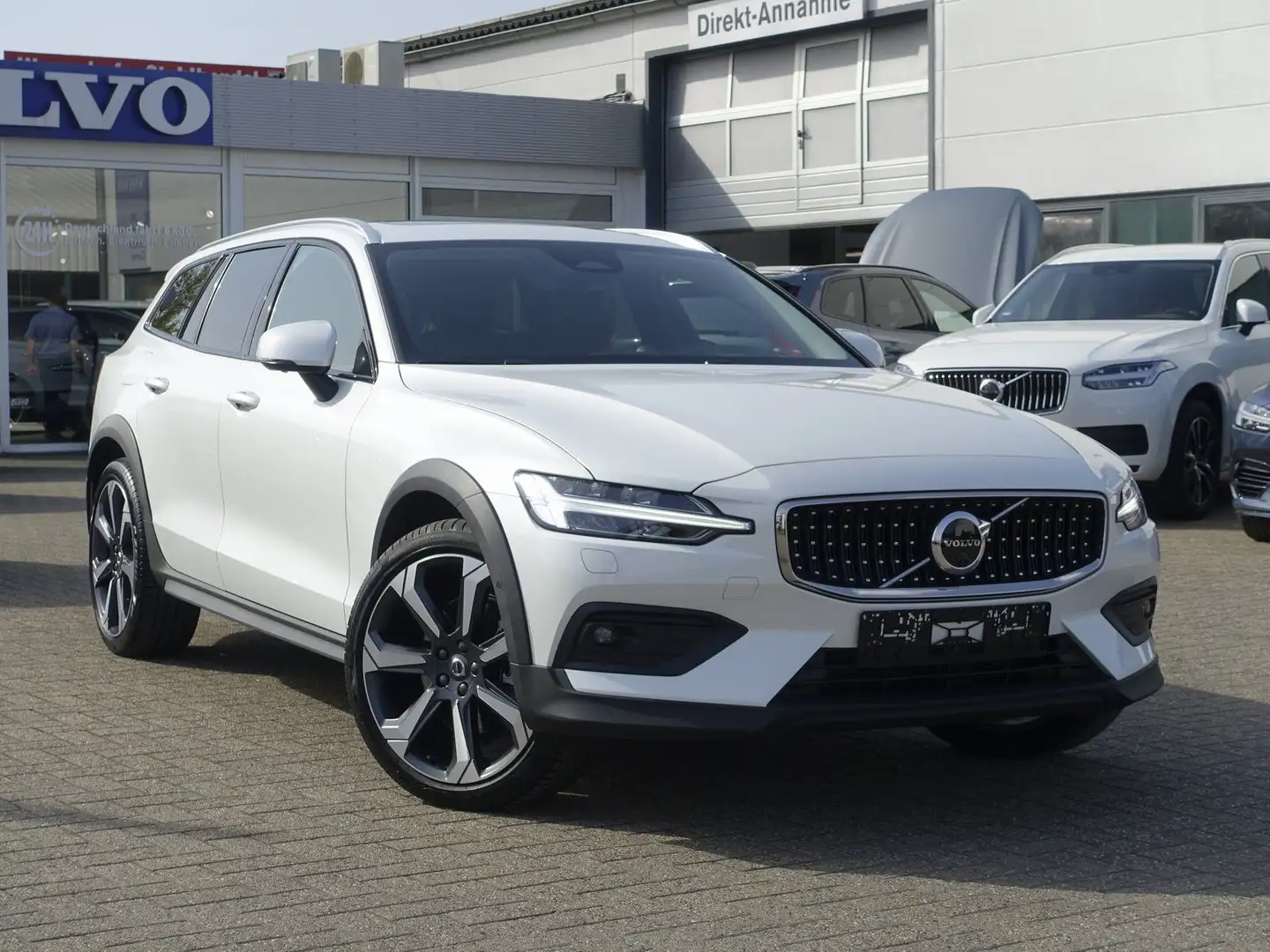 Volvo V60 Cross Country Ultimate B4 AWD/B&W/Pano/360° Wit - 2