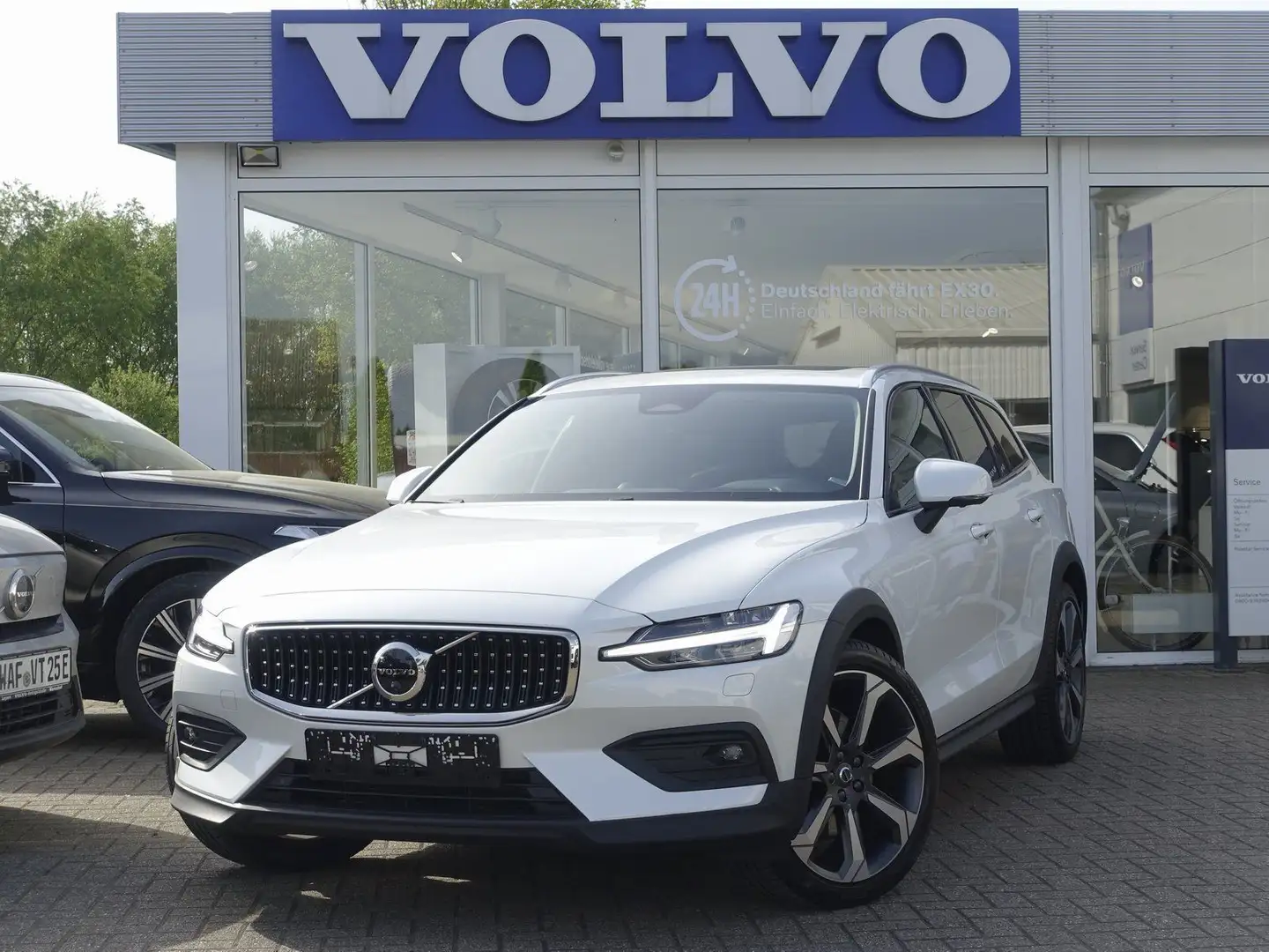 Volvo V60 Cross Country Ultimate B4 AWD/B&W/Pano/360° Wit - 1
