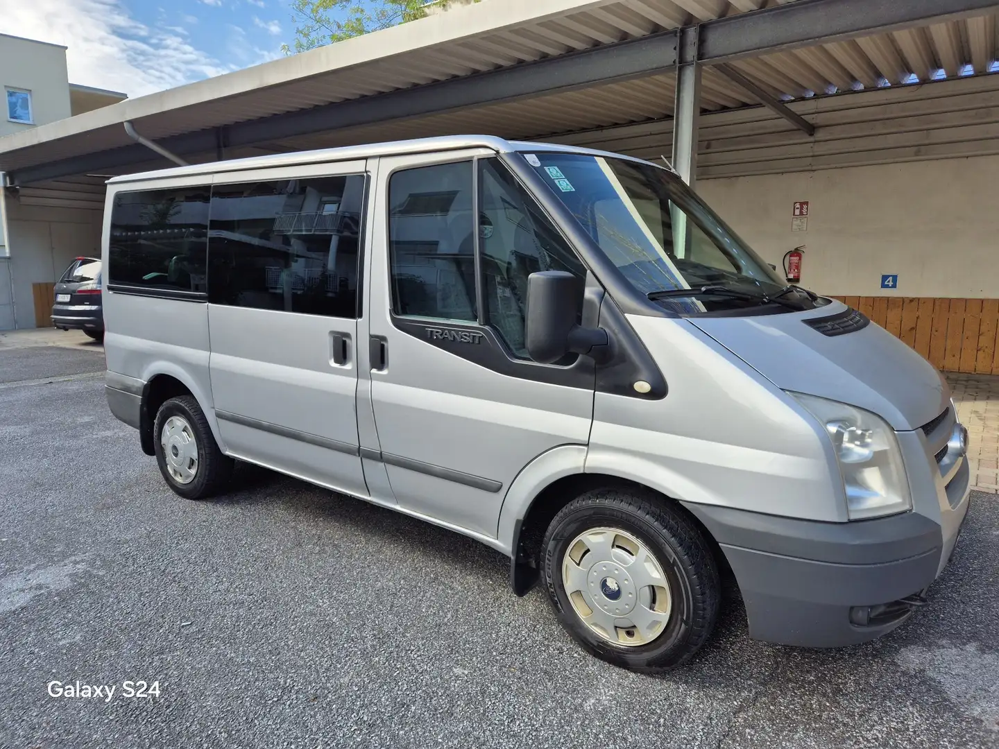 Ford Transit Bus Grau - 1