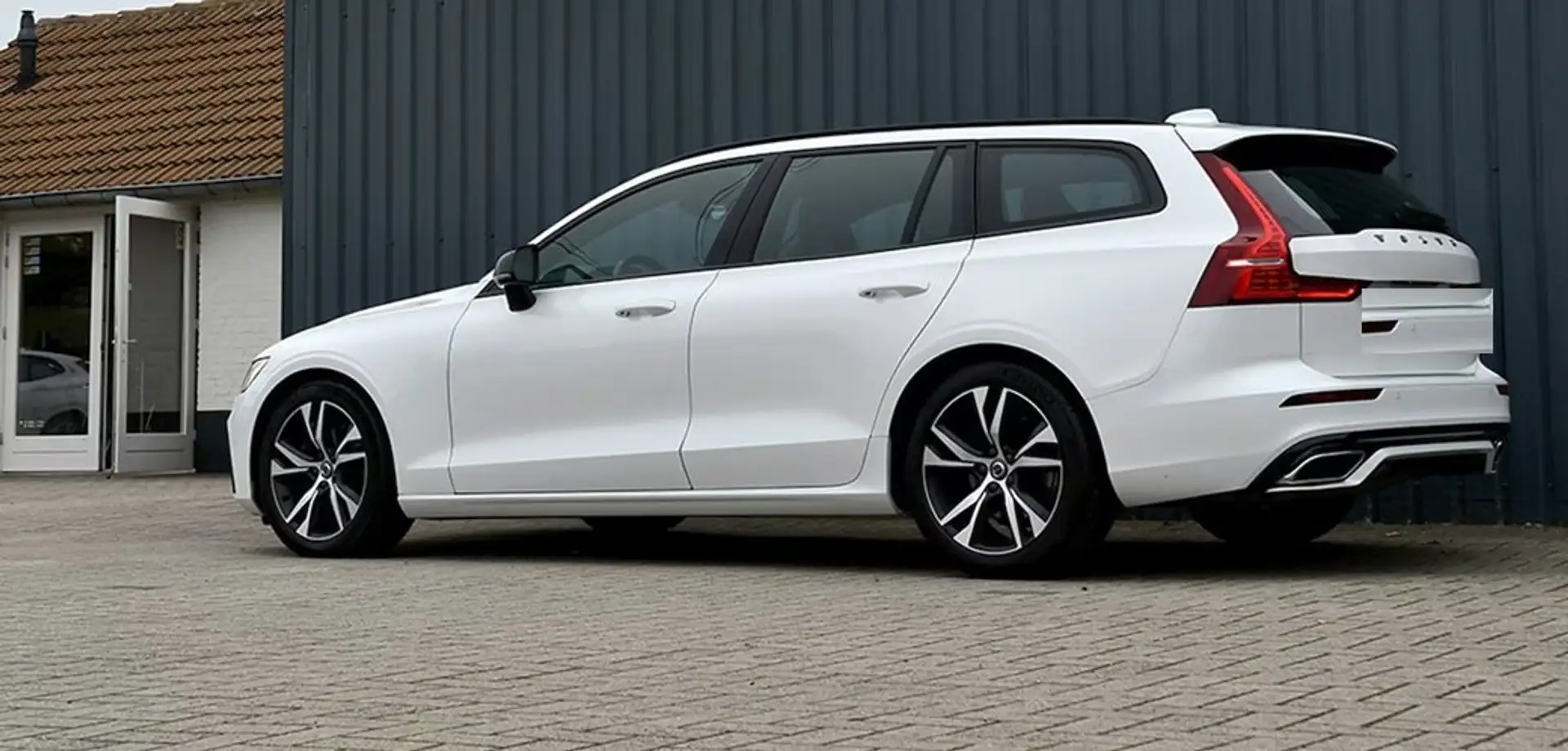 Volvo V60 V60 2.0 2.0 B4 MHEV R-Design Sport  Blackline Bianco - 2