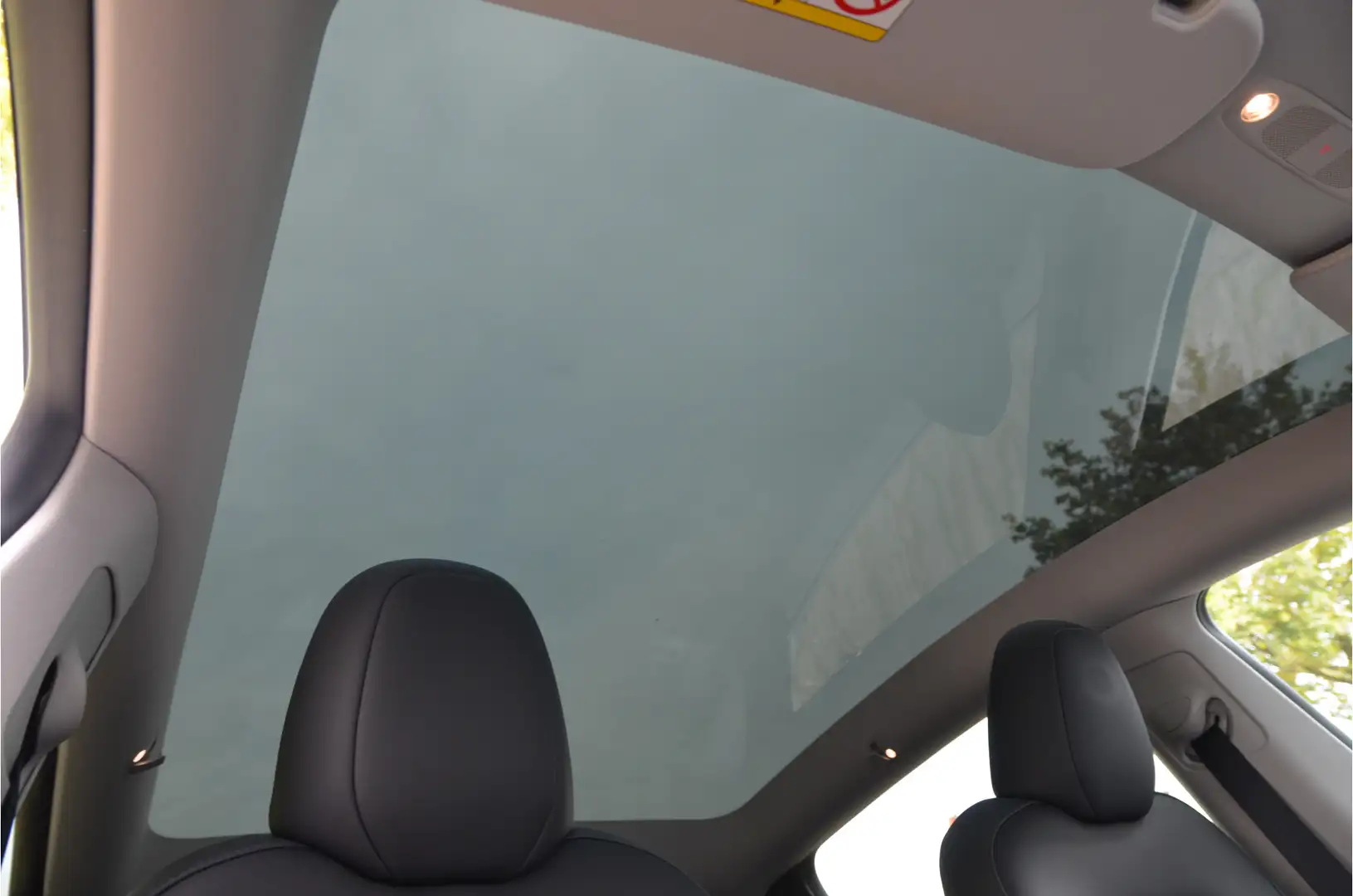 Tesla Model Y Long Range AWD 75 kWh AutoPilot, Trekhaak (1.600 k Grau - 2