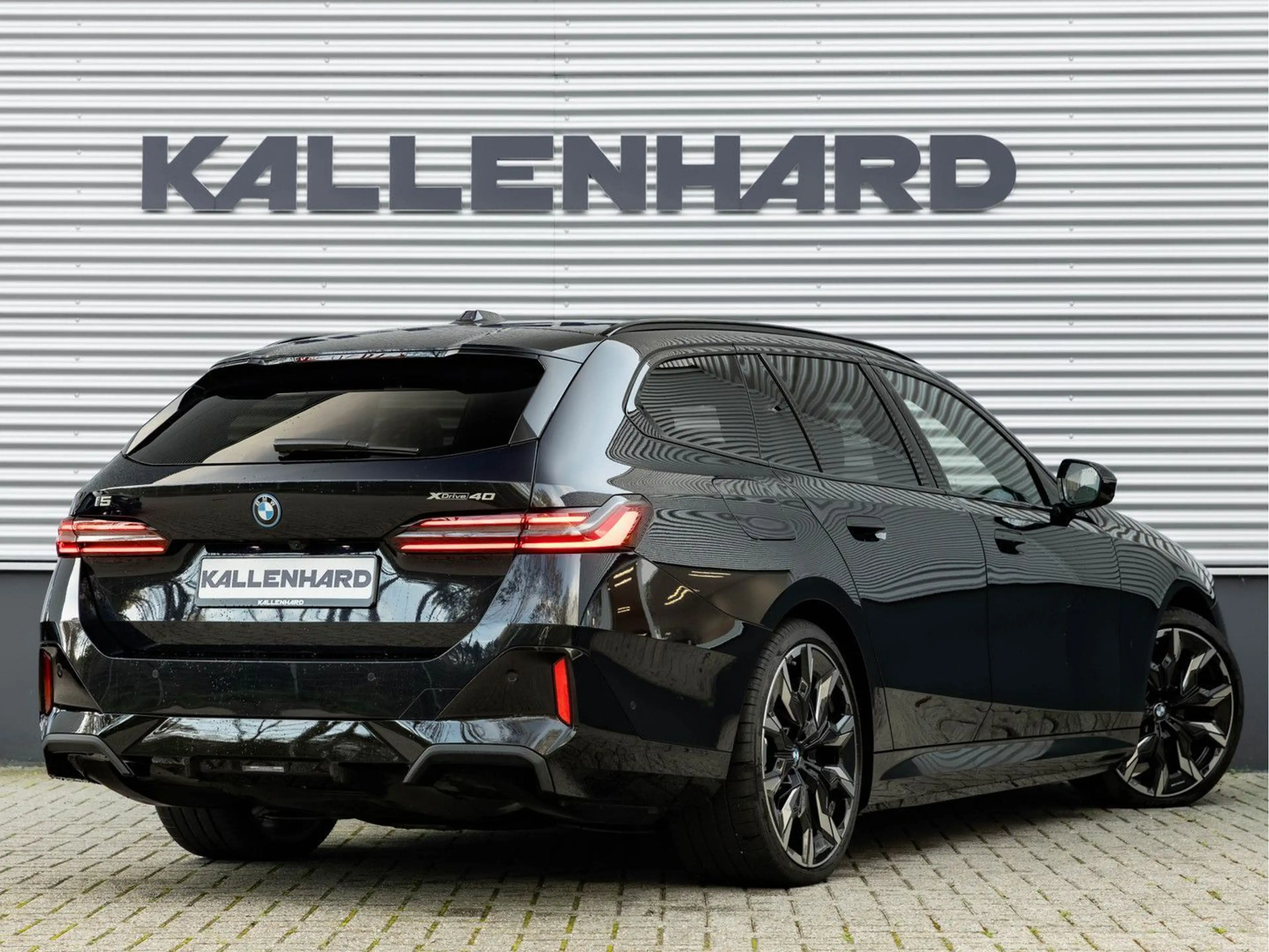 BMW i5 Touring xDrive40 M-Sport Pro - Full-Option - — photo 3