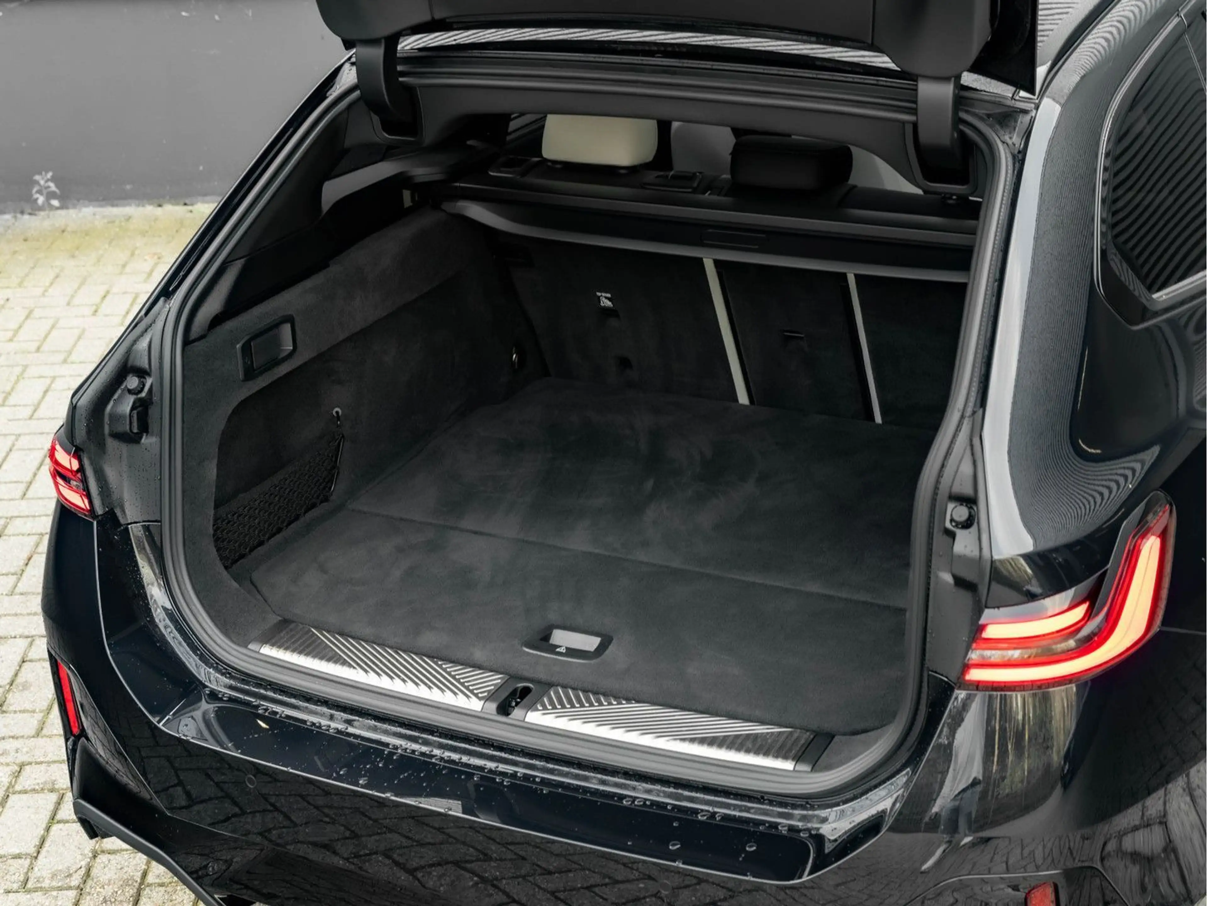 BMW i5 Touring xDrive40 M-Sport Pro - Full-Option - — photo 12