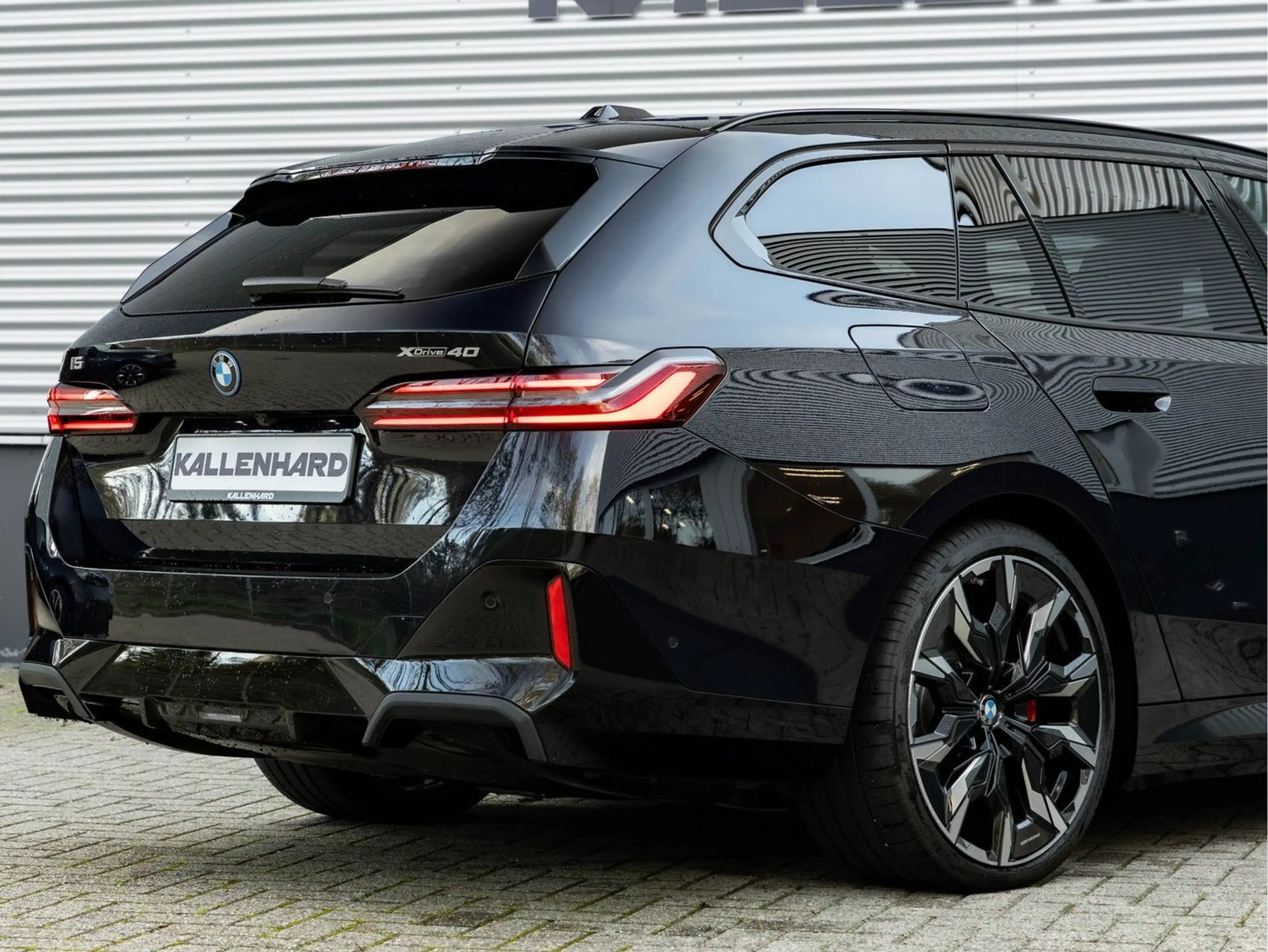 BMW i5 Touring xDrive40 M-Sport Pro - Full-Option - — photo 11