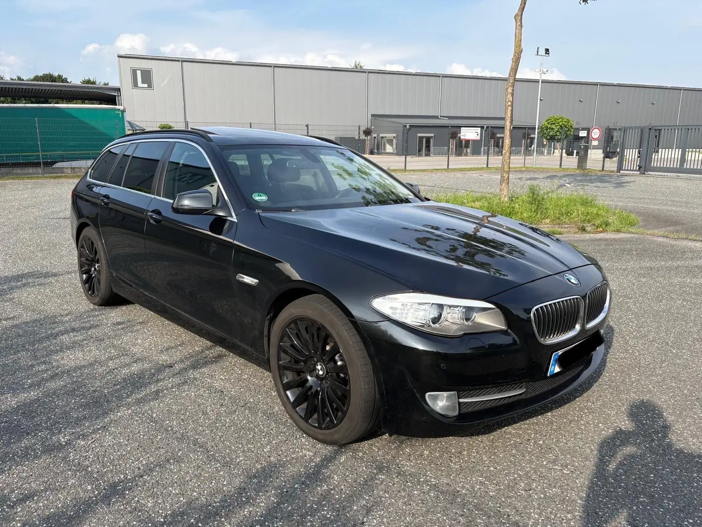 BMW 525 525d 3.0 Touring PANORAMA STANDHEIZUNG EURO5 Zwart - 1