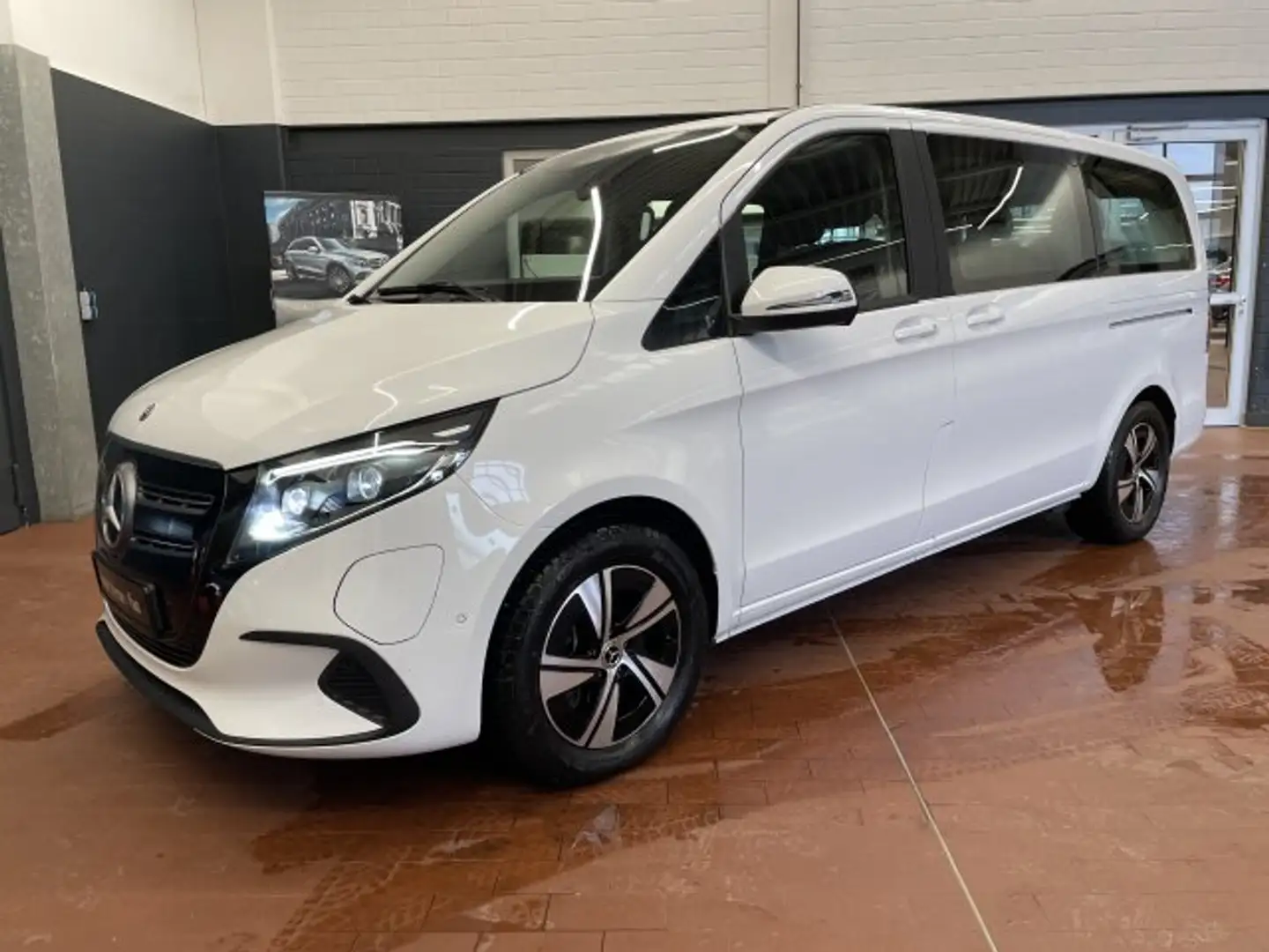 Mercedes-Benz EQV 300 EQV 300 Lang DISTRONIC. LED Kamera Sitzhzg Klima Weiß - 2