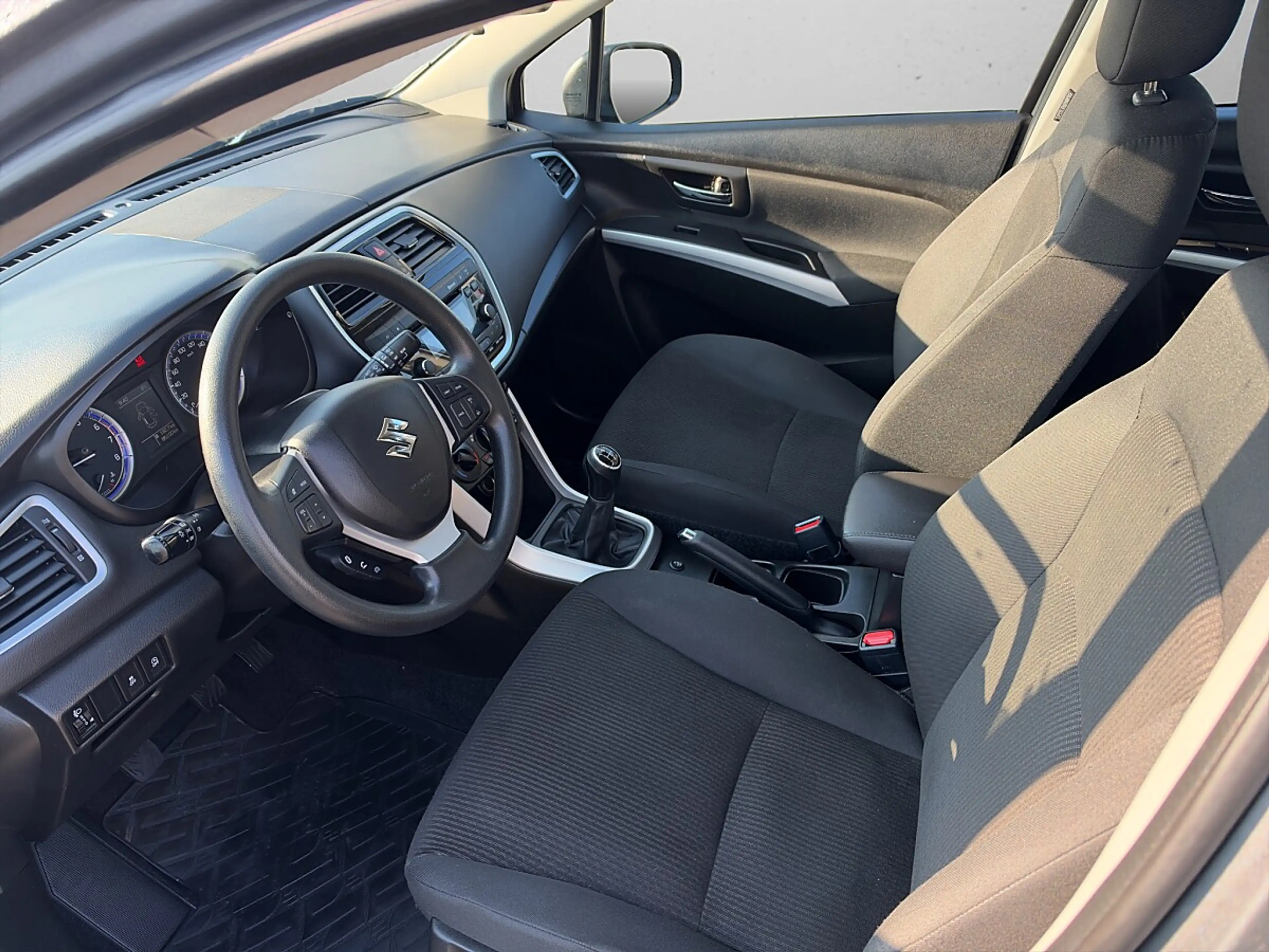 Suzuki SX4 S-Cross 1,0 DITC clear — photo 9
