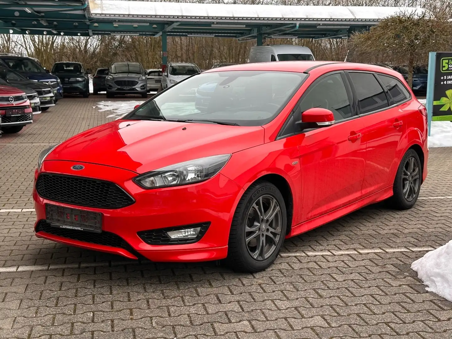 Ford Focus Turnier 1.0 EcoBoost ST-Line *Händlerfzg.* Rot - 2
