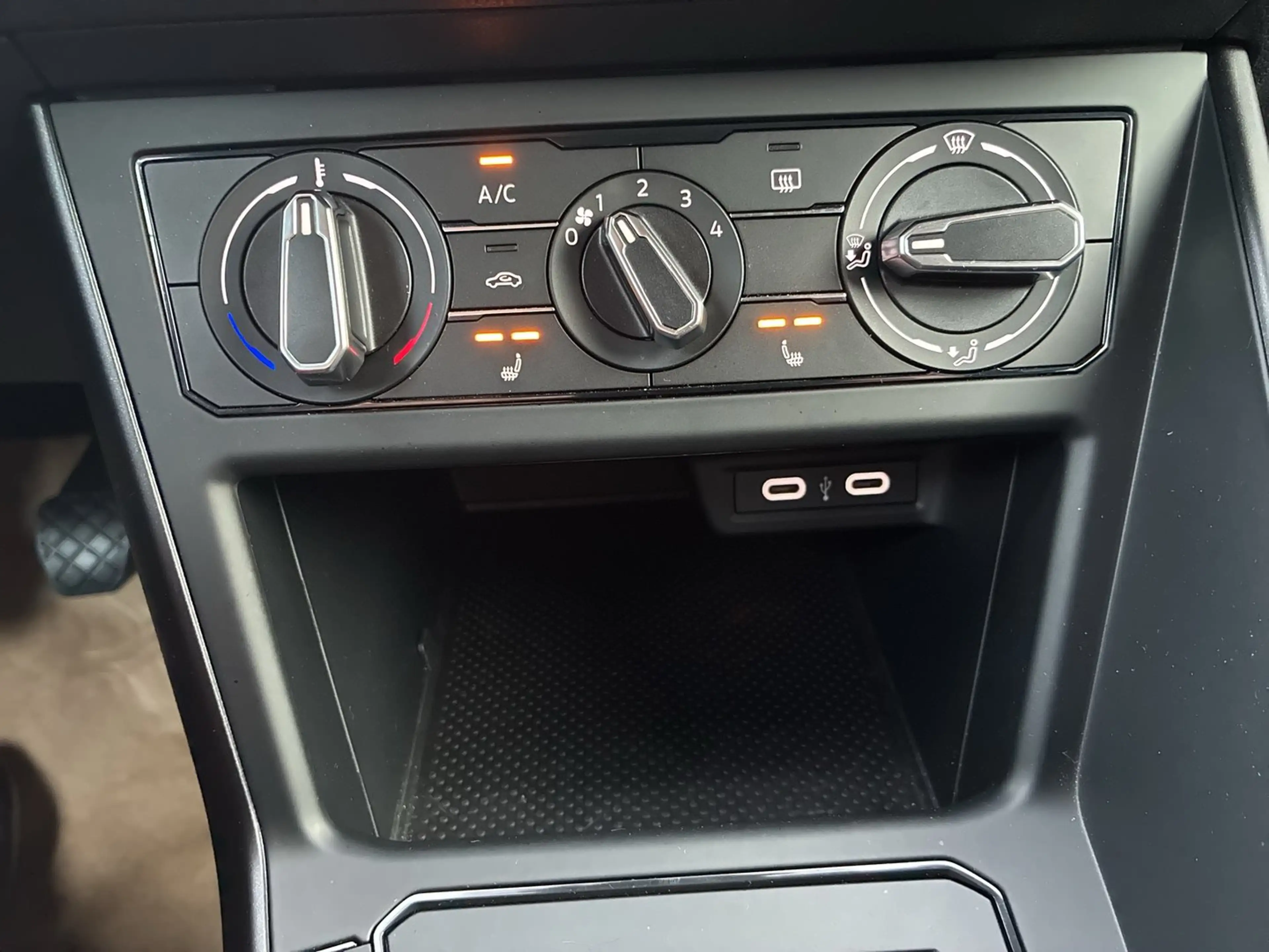 Volkswagen Taigo 4Me TSI — photo 14