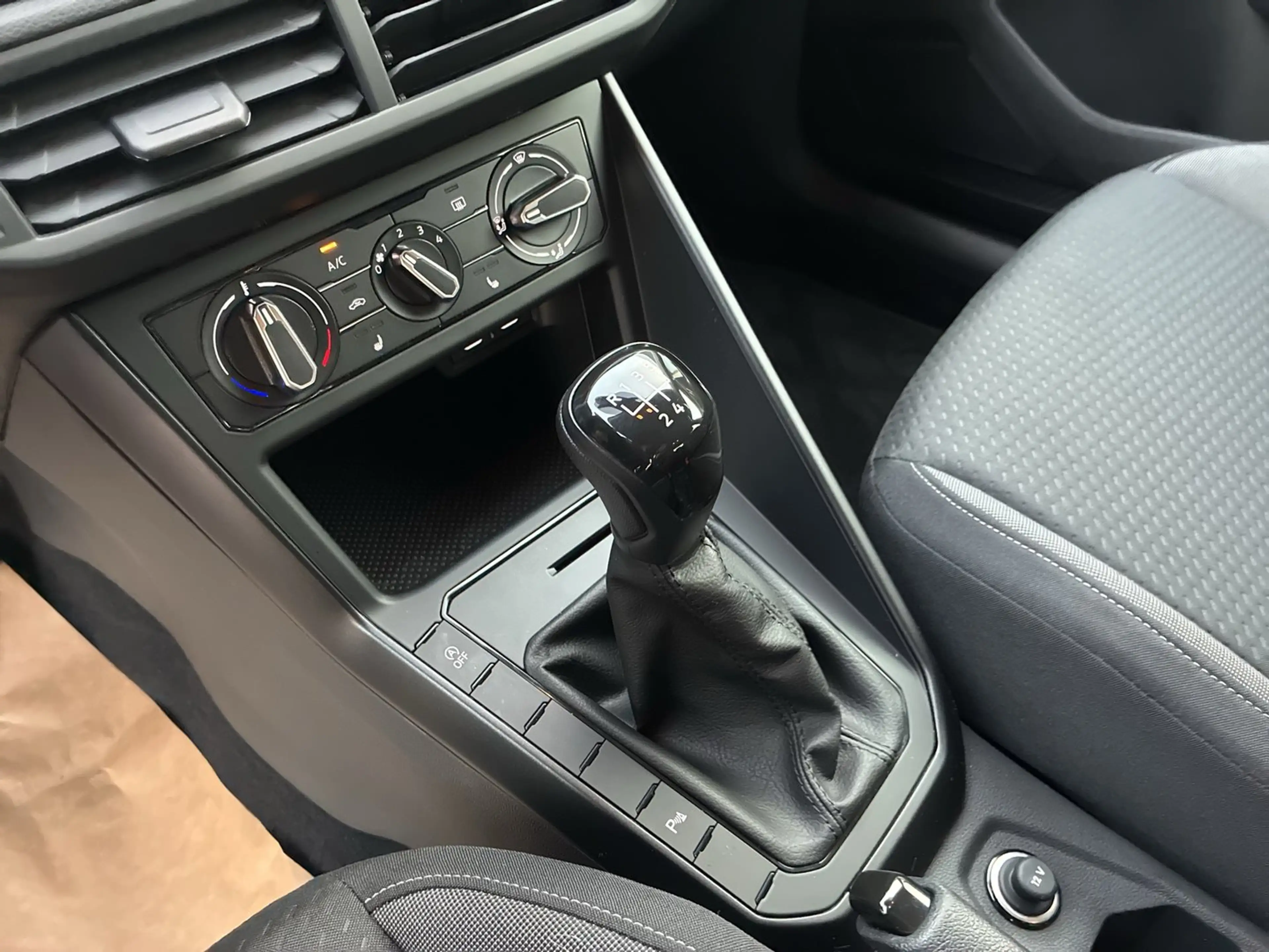 Volkswagen Taigo 4Me TSI — photo 13