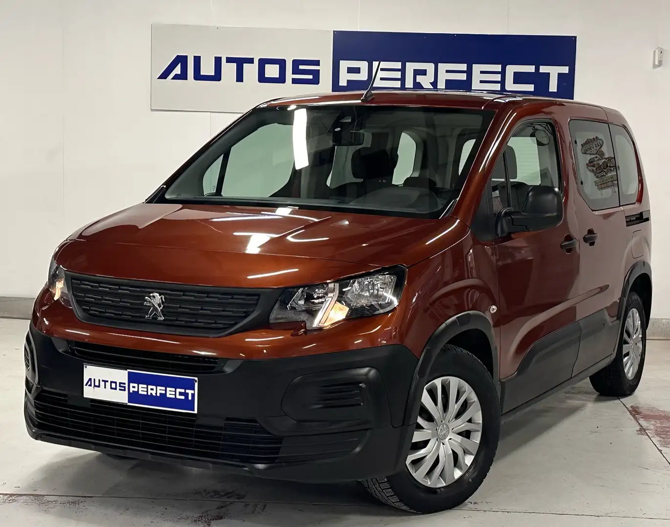 Peugeot Rifter 1.2 5 PLACES 2PORTES LATÉRAL CLIM CRUISE START/ Hnědá - 1