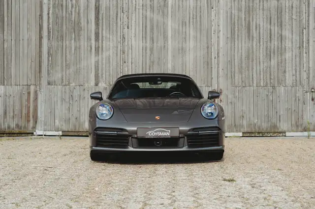 Porsche 911 view 3