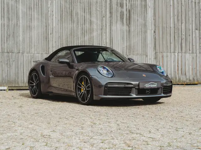 Porsche 911 view 4