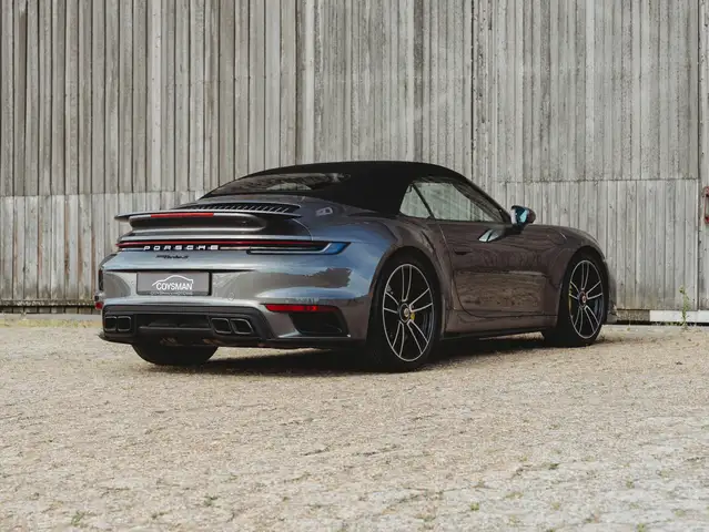 Porsche 911 view 11
