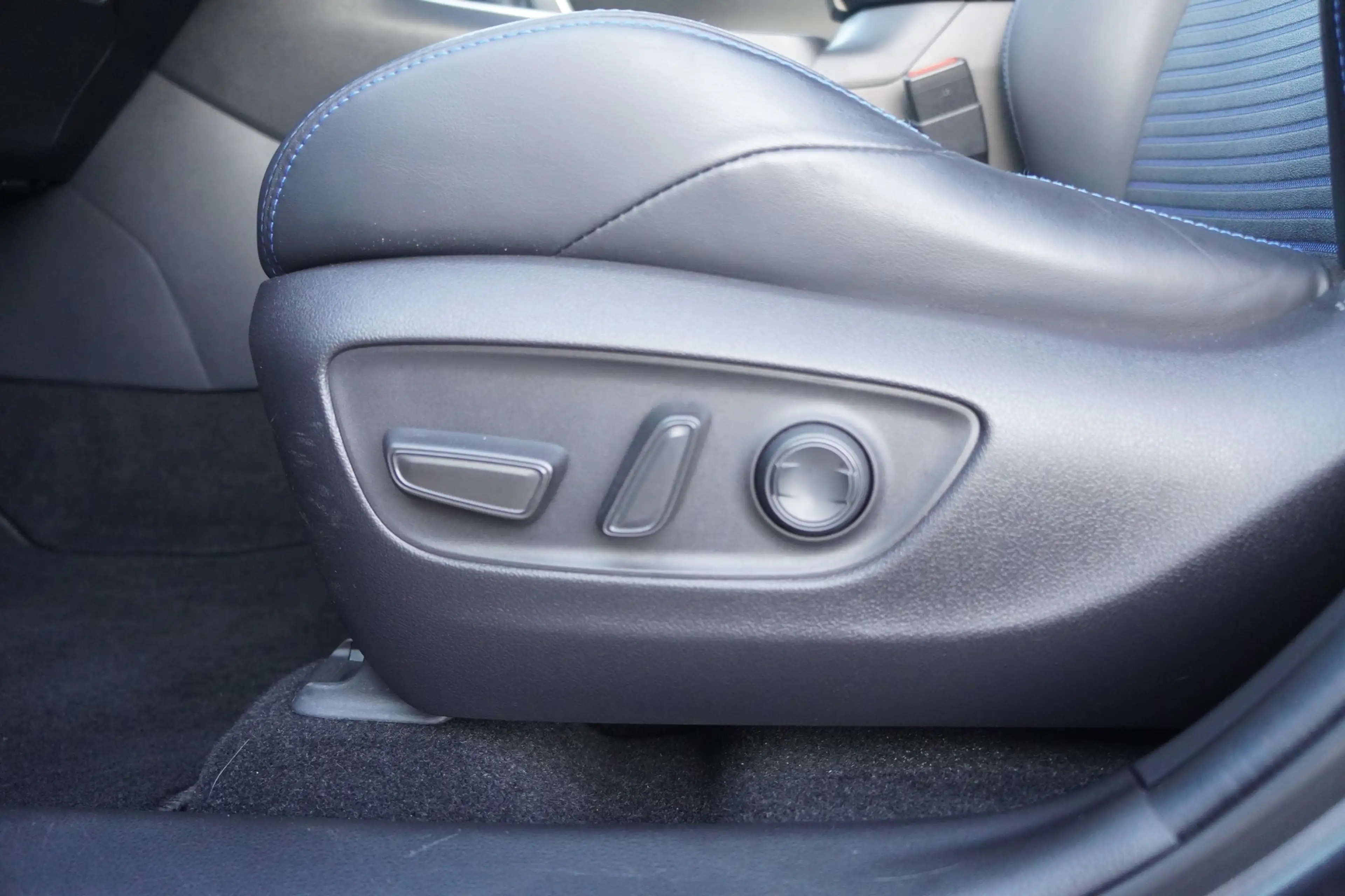 Toyota RAV 4 RAV4 2.5 Hybrid 4x4 Style Selection LED Navi AHK — photo 14