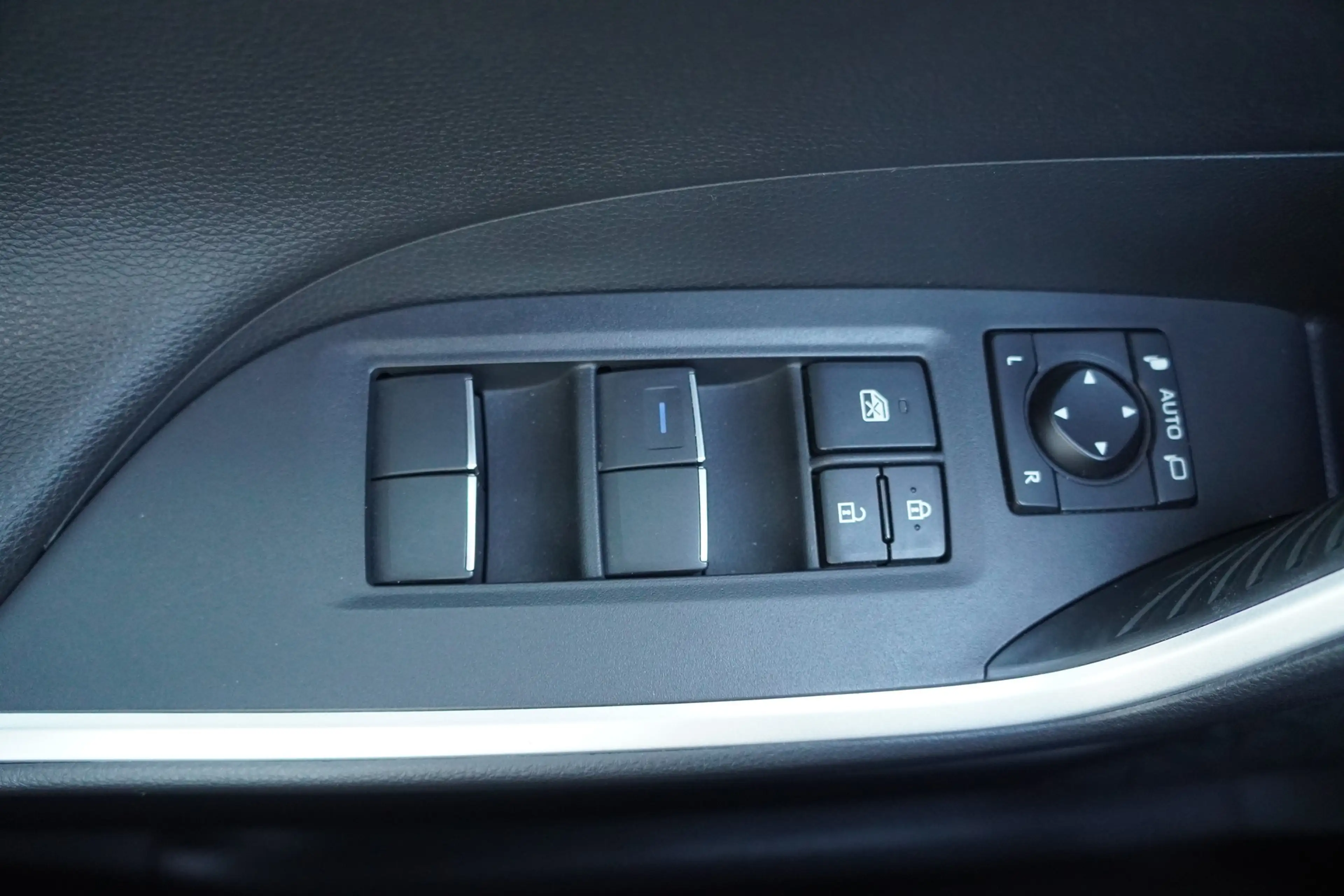 Toyota RAV 4 RAV4 2.5 Hybrid 4x4 Style Selection LED Navi AHK — photo 15