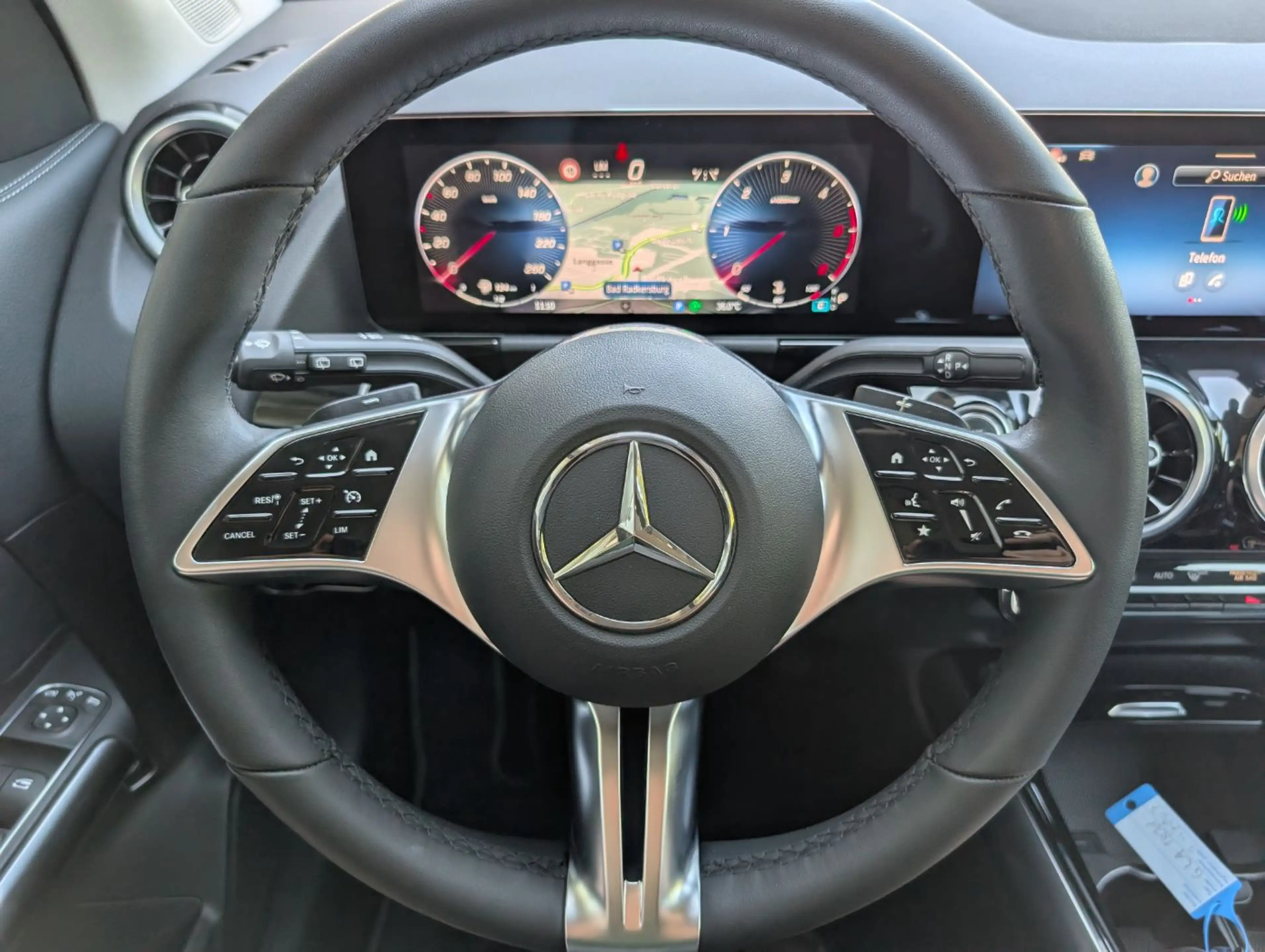 Mercedes-Benz GLA 180 d Progressive PTS Shz LED eHeck AHK RKam — photo 14