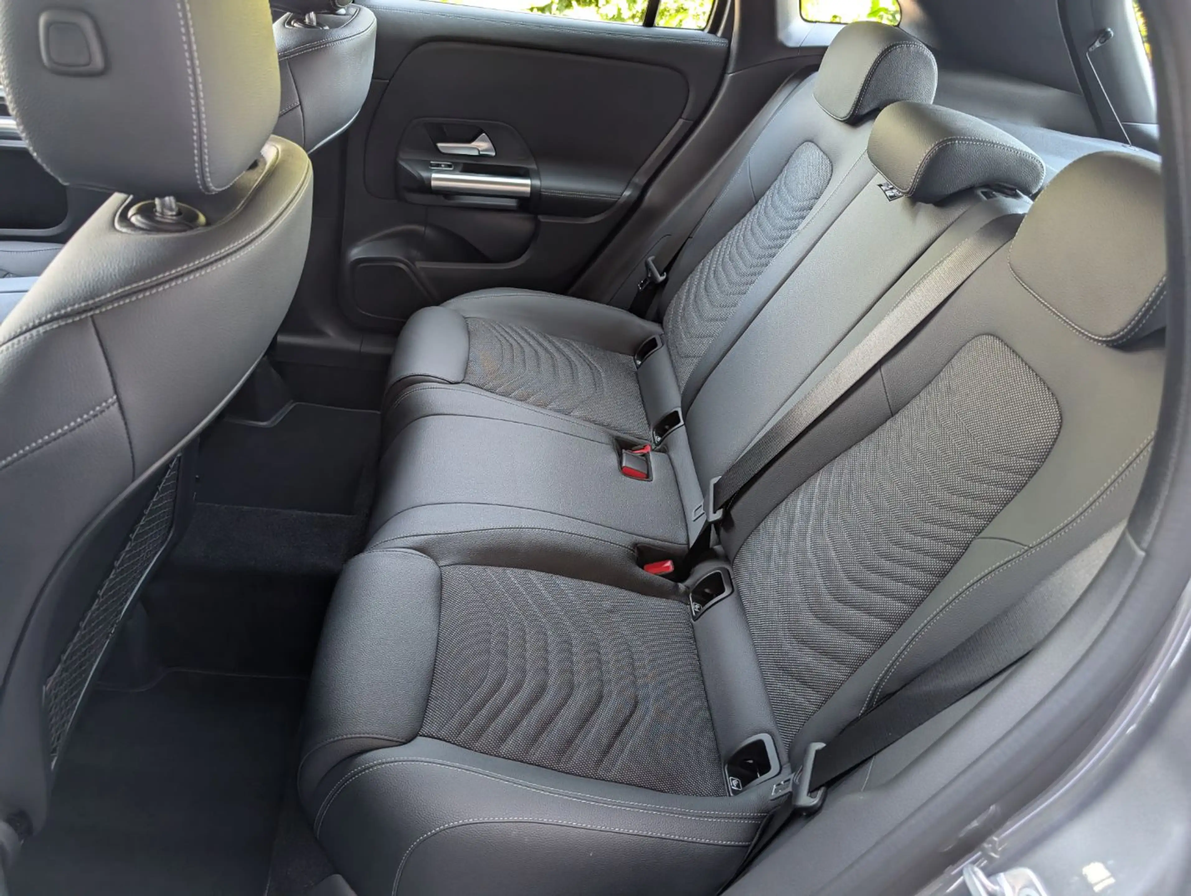 Mercedes-Benz GLA 180 d Progressive PTS Shz LED eHeck AHK RKam — photo 22