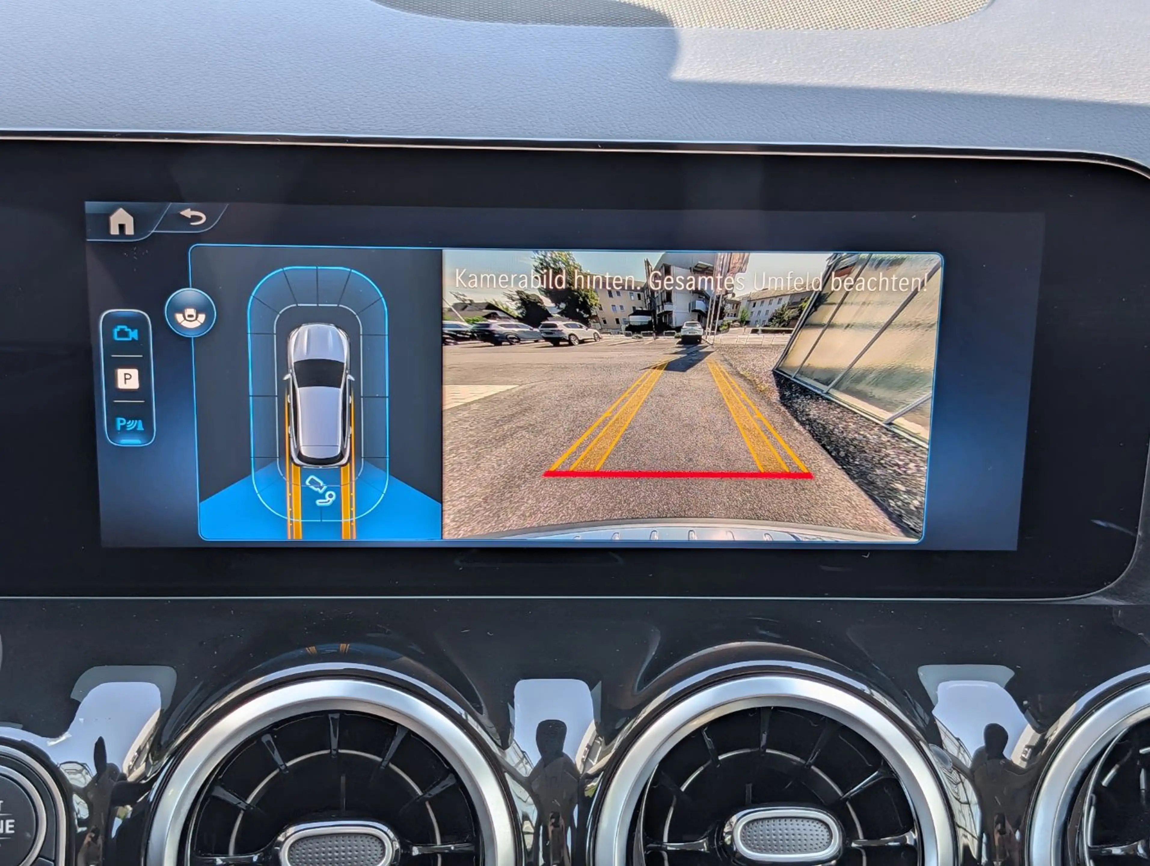 Mercedes-Benz GLA 180 d Progressive PTS Shz LED eHeck AHK RKam — photo 20