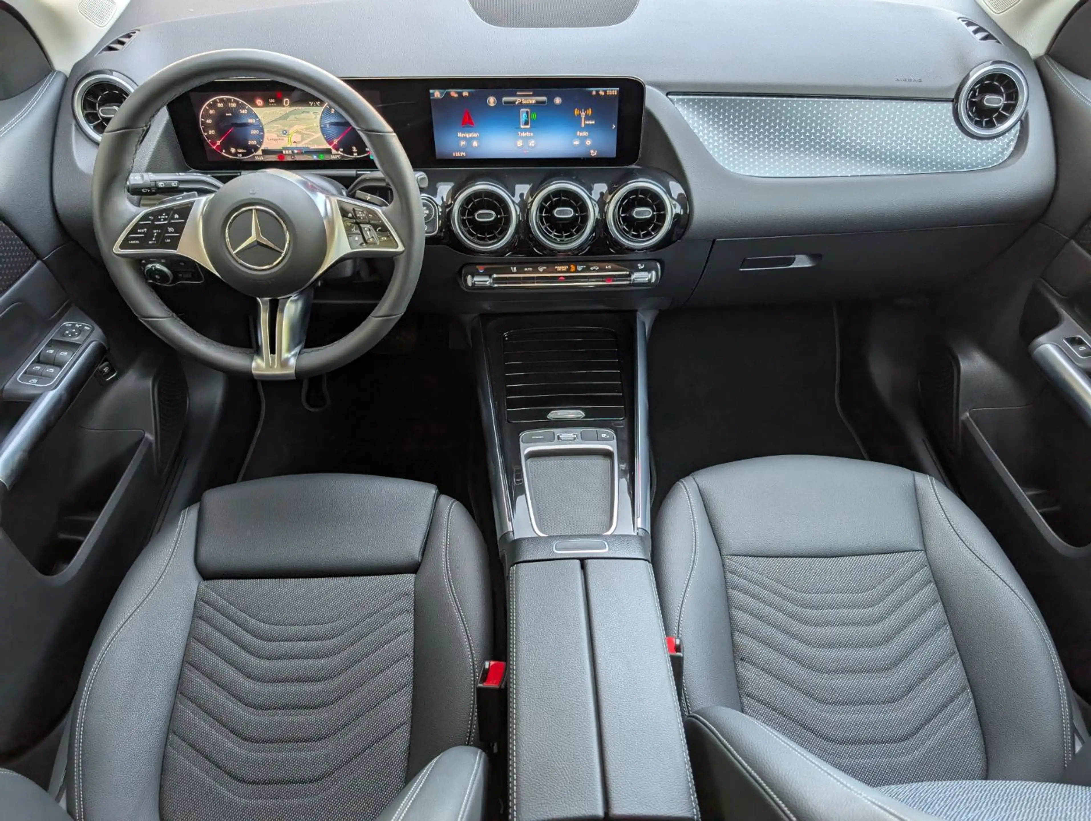 Mercedes-Benz GLA 180 d Progressive PTS Shz LED eHeck AHK RKam — photo 16