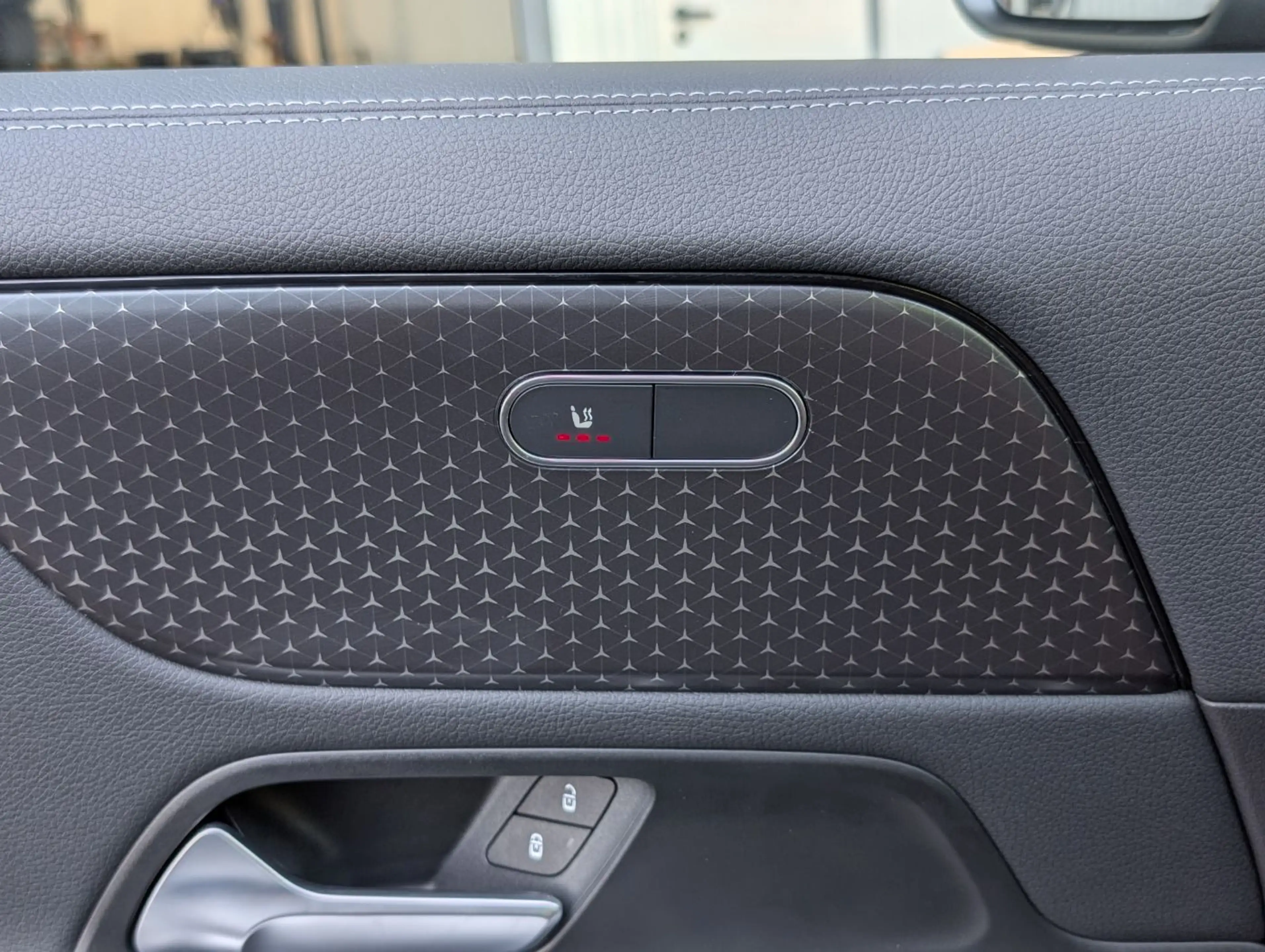 Mercedes-Benz GLA 180 d Progressive PTS Shz LED eHeck AHK RKam — photo 21