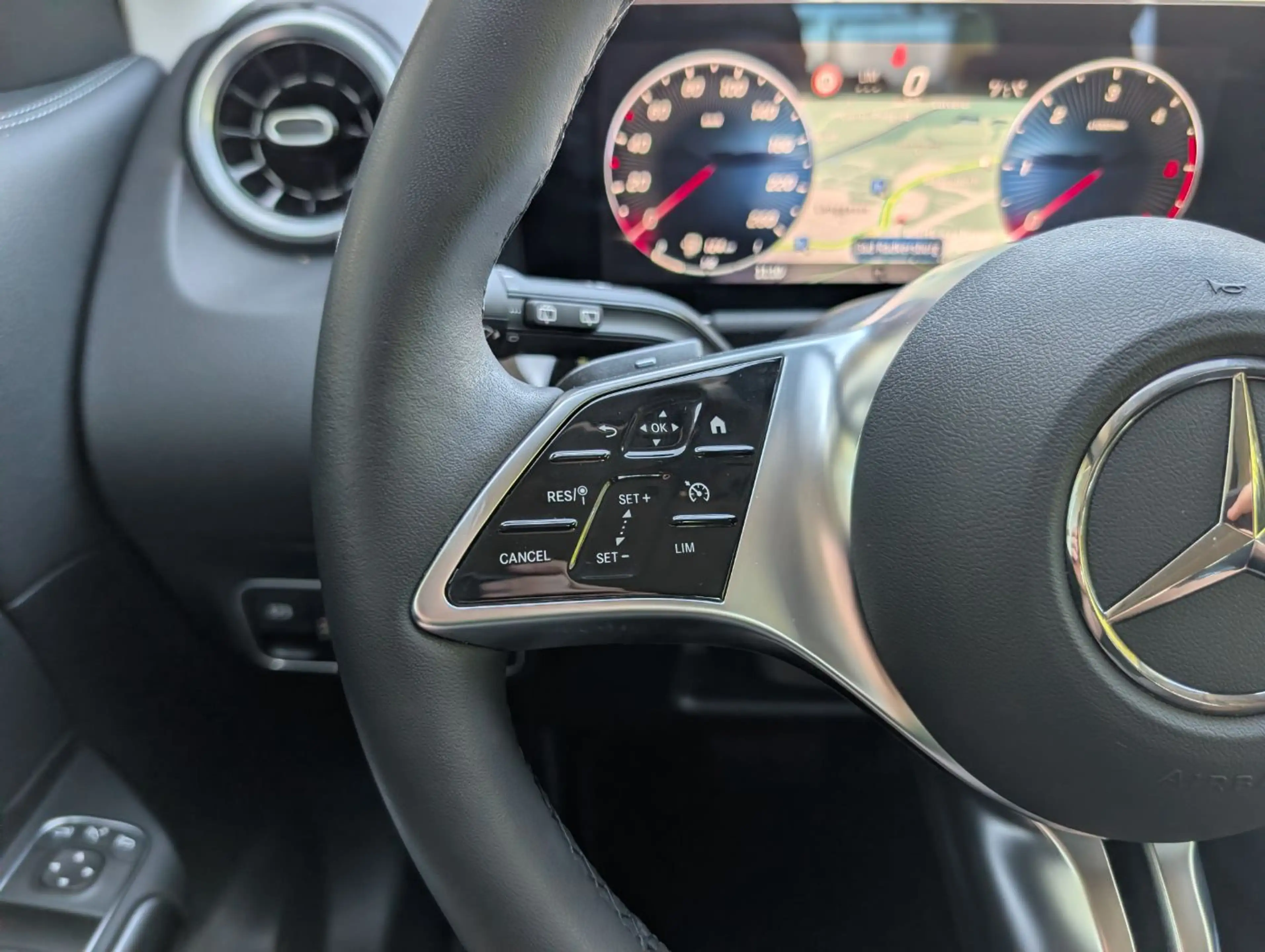 Mercedes-Benz GLA 180 d Progressive PTS Shz LED eHeck AHK RKam — photo 12