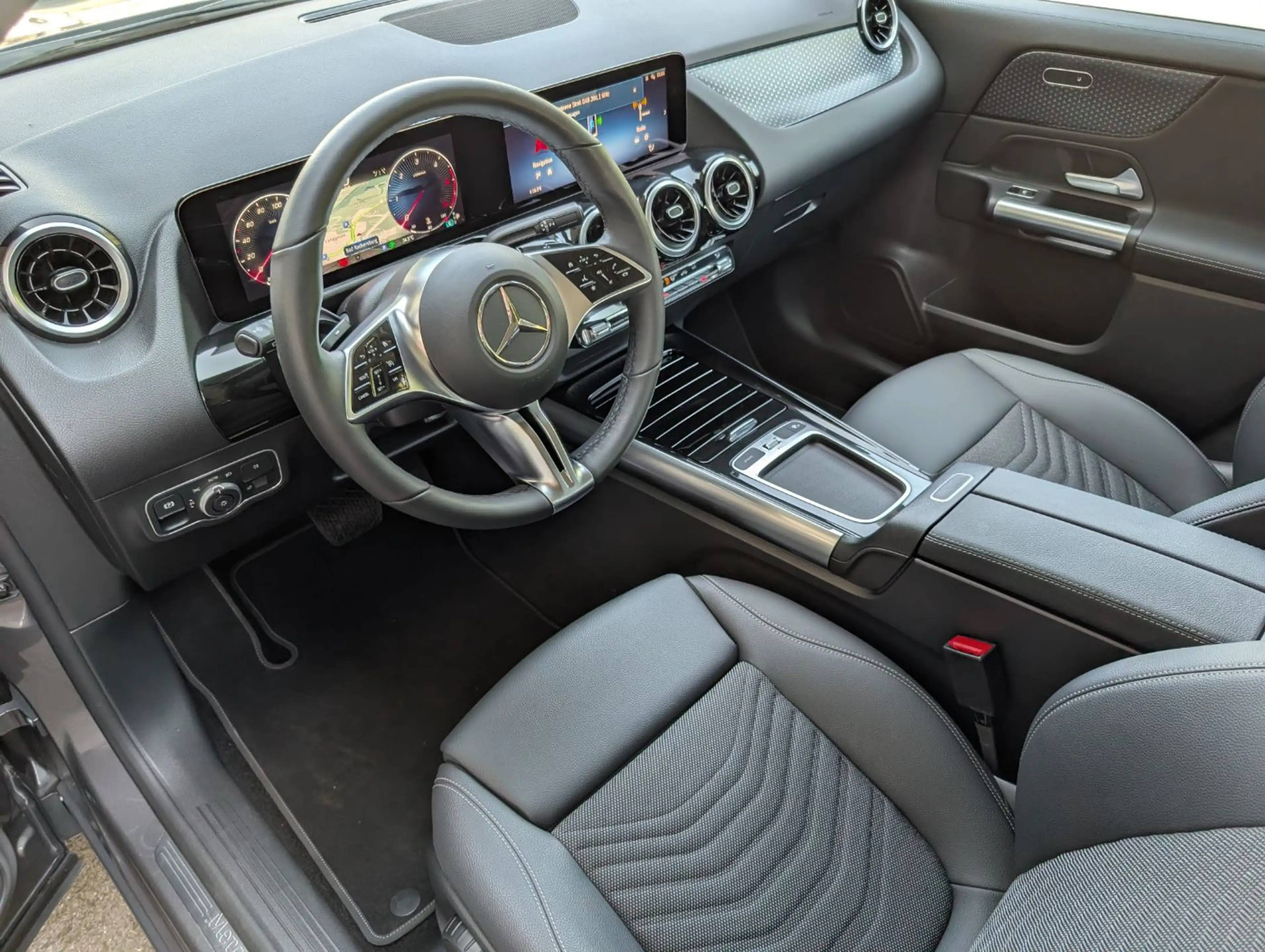 Mercedes-Benz GLA 180 d Progressive PTS Shz LED eHeck AHK RKam — photo 17