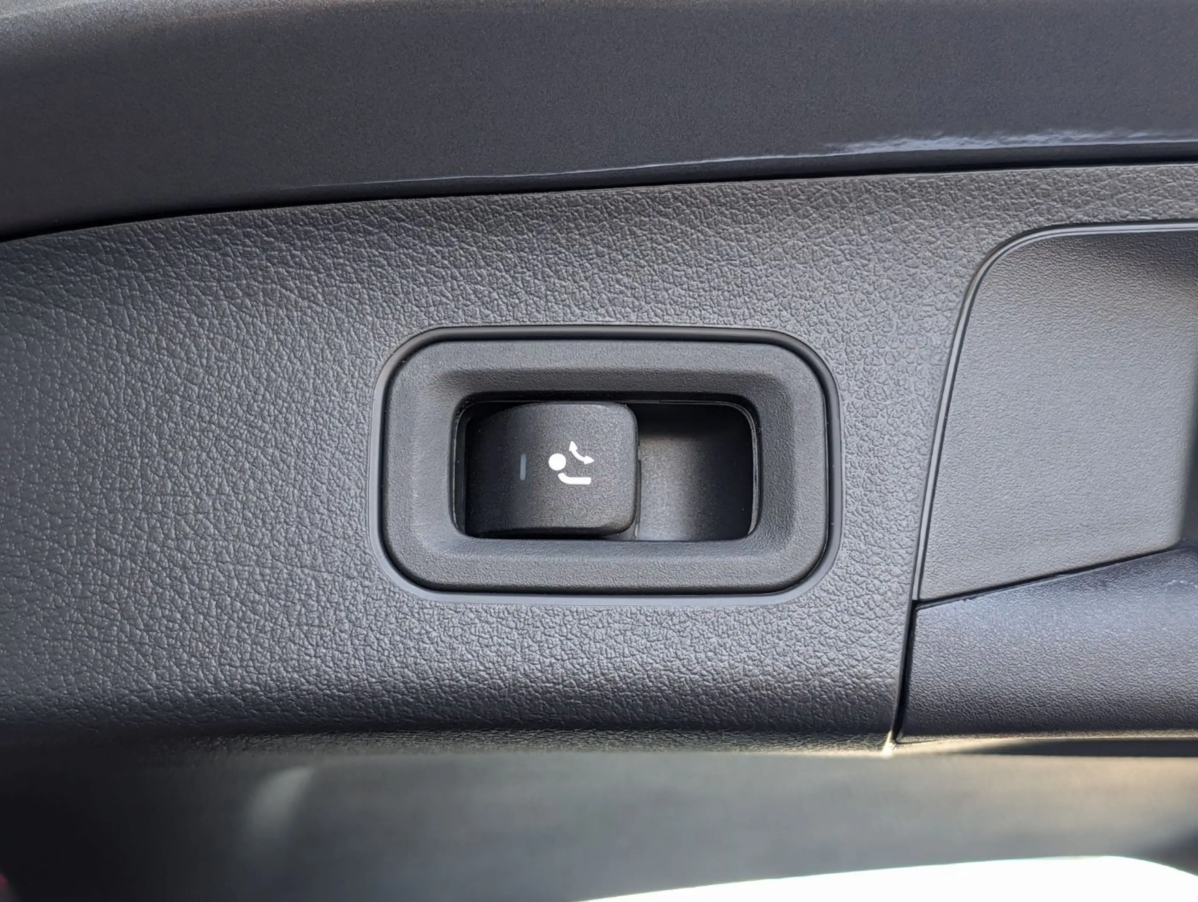 Mercedes-Benz GLA 180 d Progressive PTS Shz LED eHeck AHK RKam — photo 25