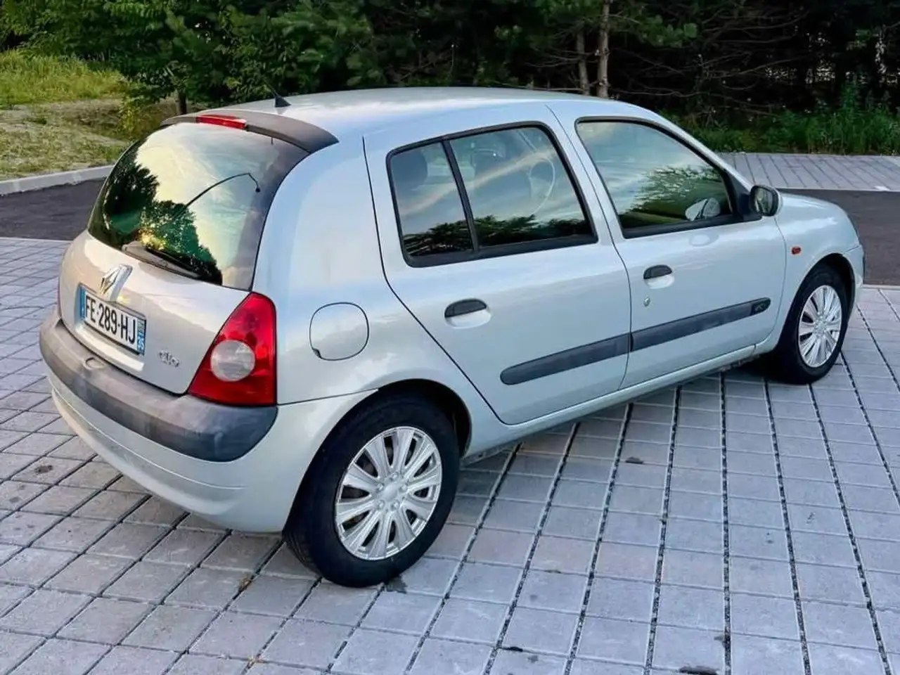 Renault Clio Citadine 3 portes — photo 3