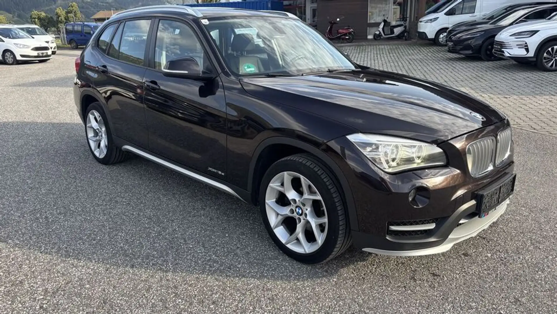 BMW X1 xDrive 18d Braun - 1