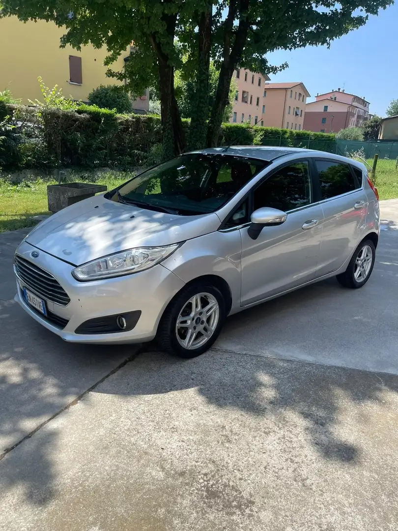 Ford Fiesta 1.4 5 porte Bz.- GPL Titanium Argento - 2