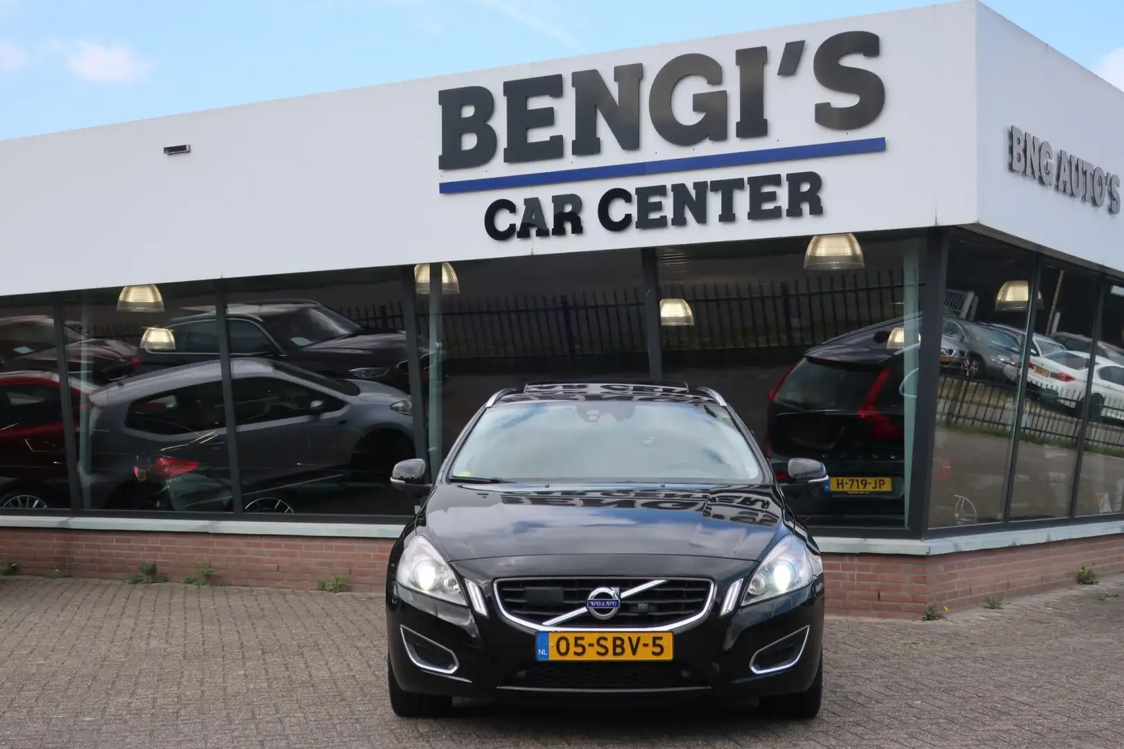 Volvo V60 2.0 D3 Summum 1e EIG_ADAP-CRUIS_360 CAM_PDC V+A_BL Negro - 2