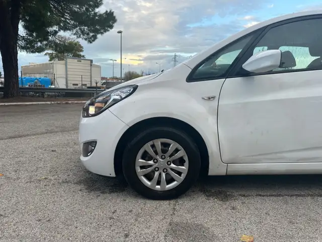 Hyundai Ix20 view 4