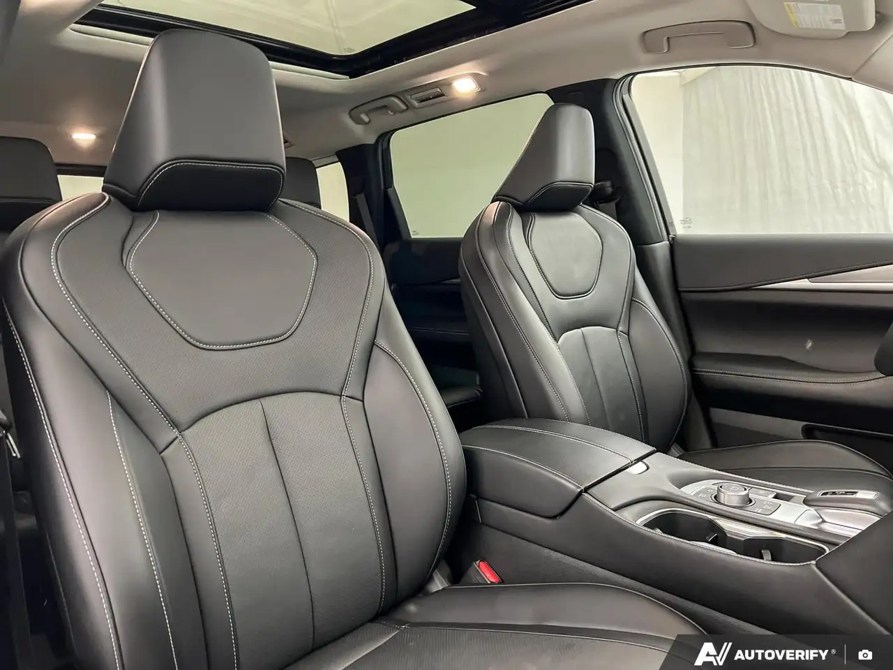 Infiniti QX60 снимка Infiniti QX60