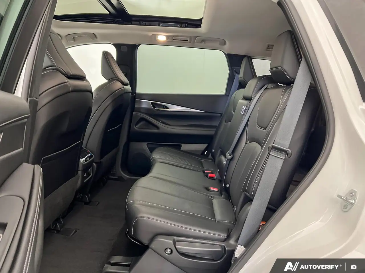 Infiniti QX60 снимка Infiniti QX60