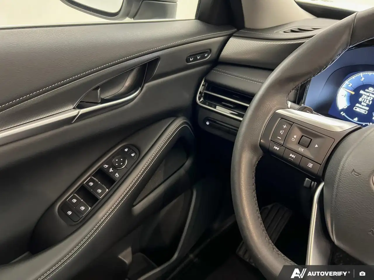 Infiniti QX60 снимка Infiniti QX60