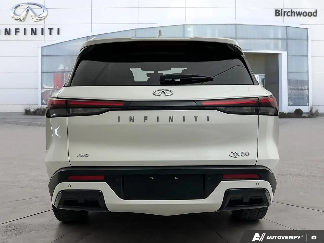 Infiniti QX60 снимка Infiniti QX60