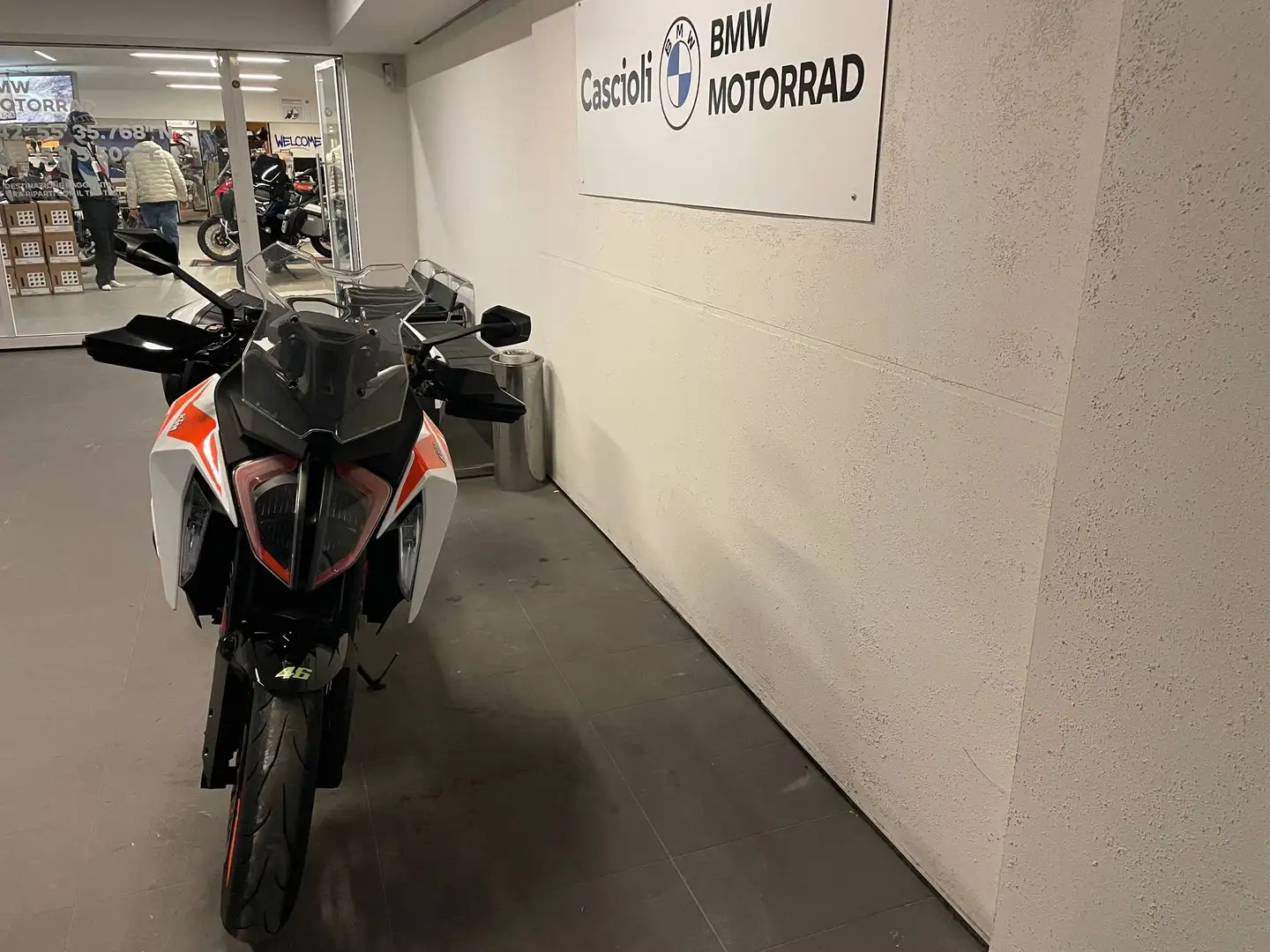 KTM 1290 Super Duke GT my19 Bianco - 2