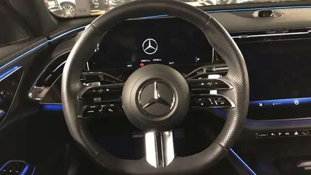 Mercedes-Benz 300 view 9