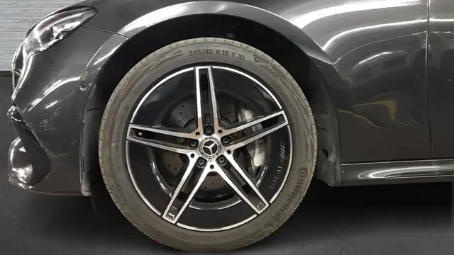 Mercedes-Benz 300 view 5
