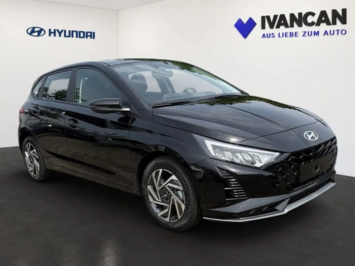 Hyundai i20 (MY25) 1.0 T-GDI (100 PS) 7-DCT 2WD Trend, Lichtpa Schwarz - 2