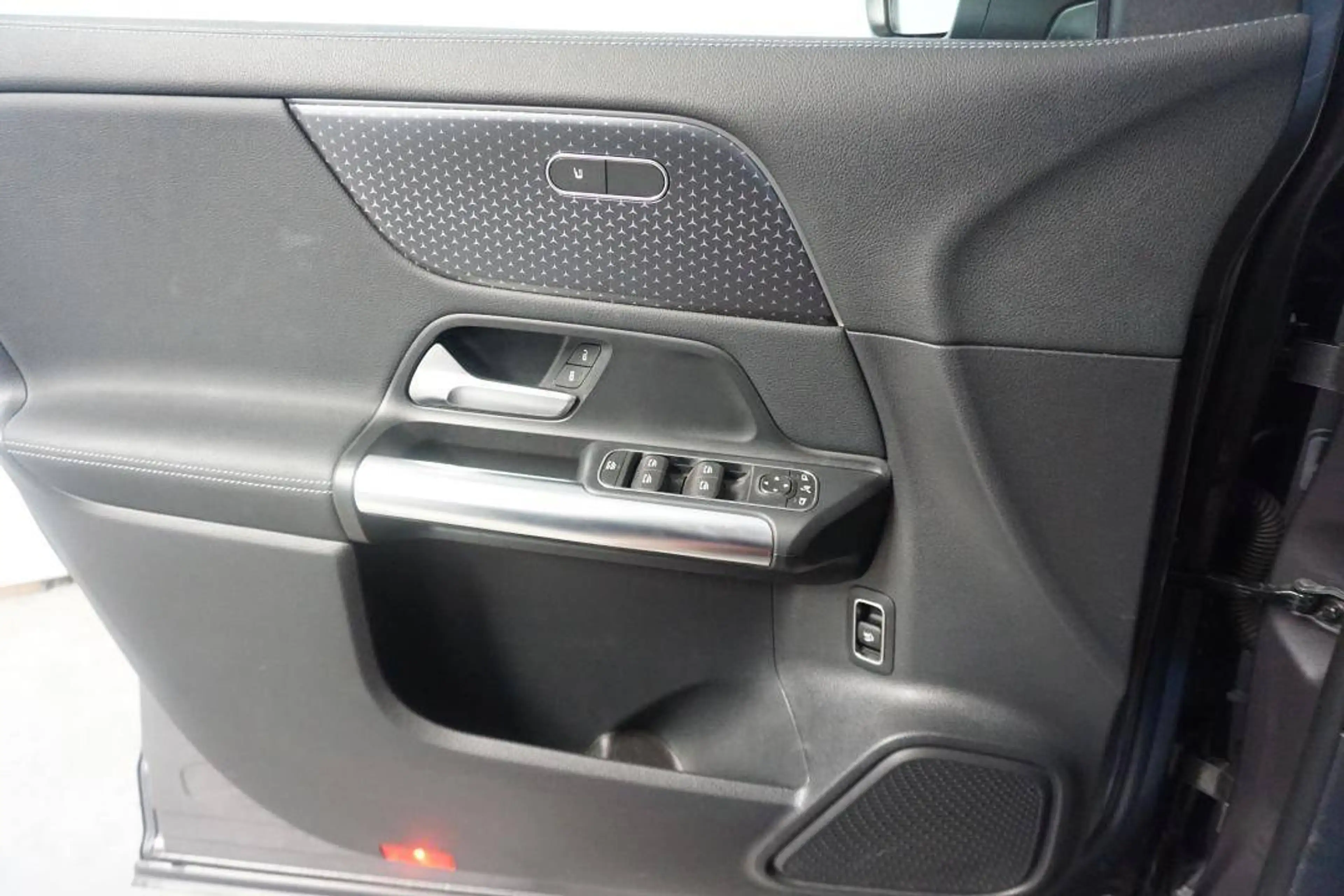 Mercedes-Benz EQA 250 plus — photo 9