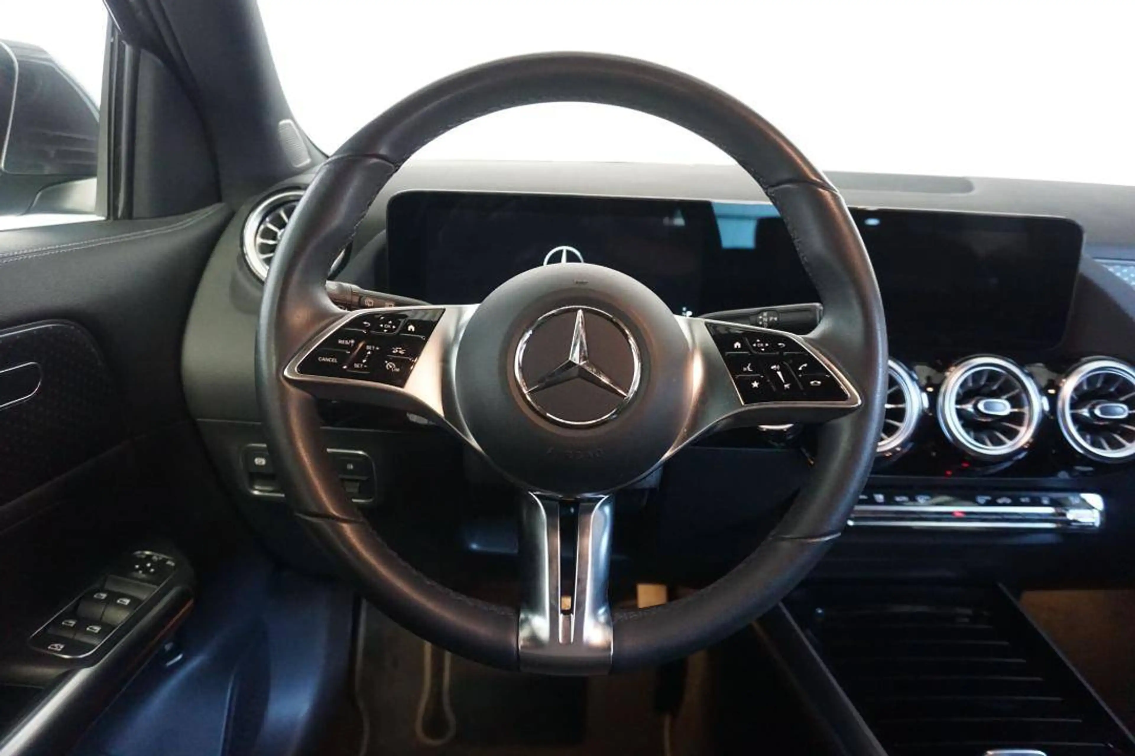 Mercedes-Benz EQA 250 plus — photo 5