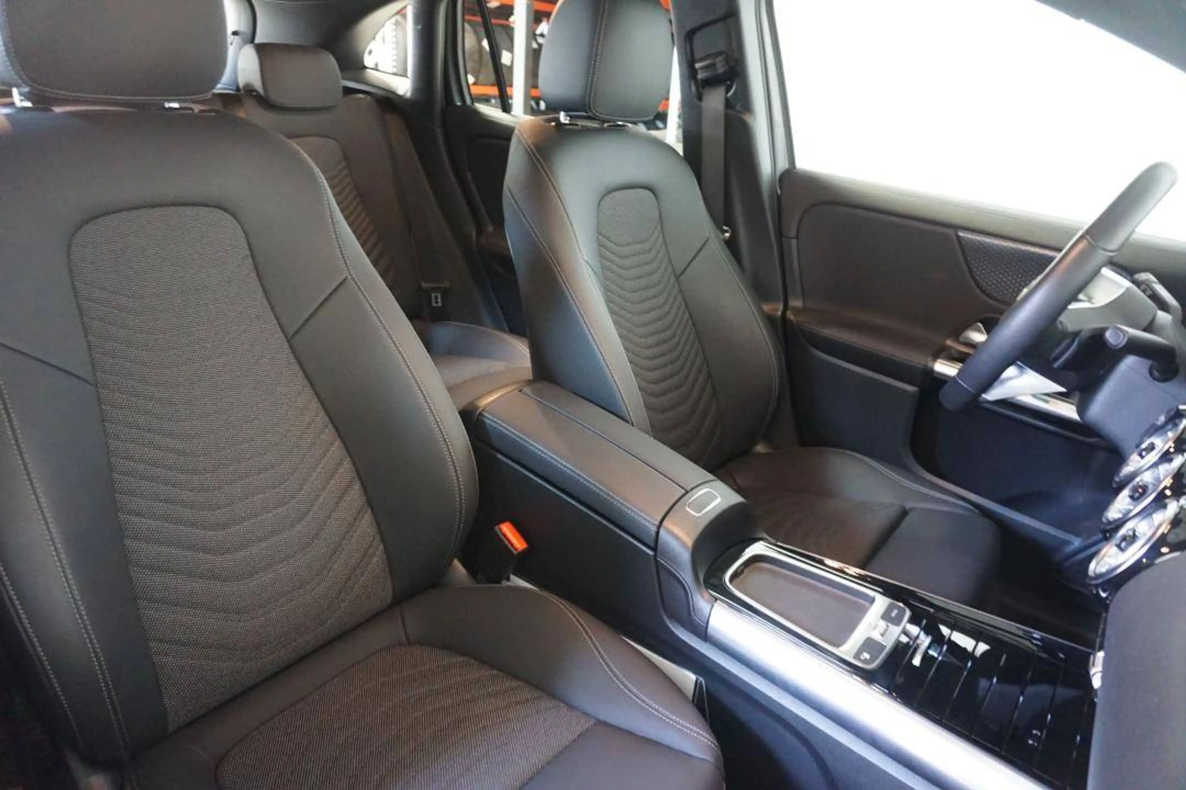 Mercedes-Benz EQA 250 plus — photo 4