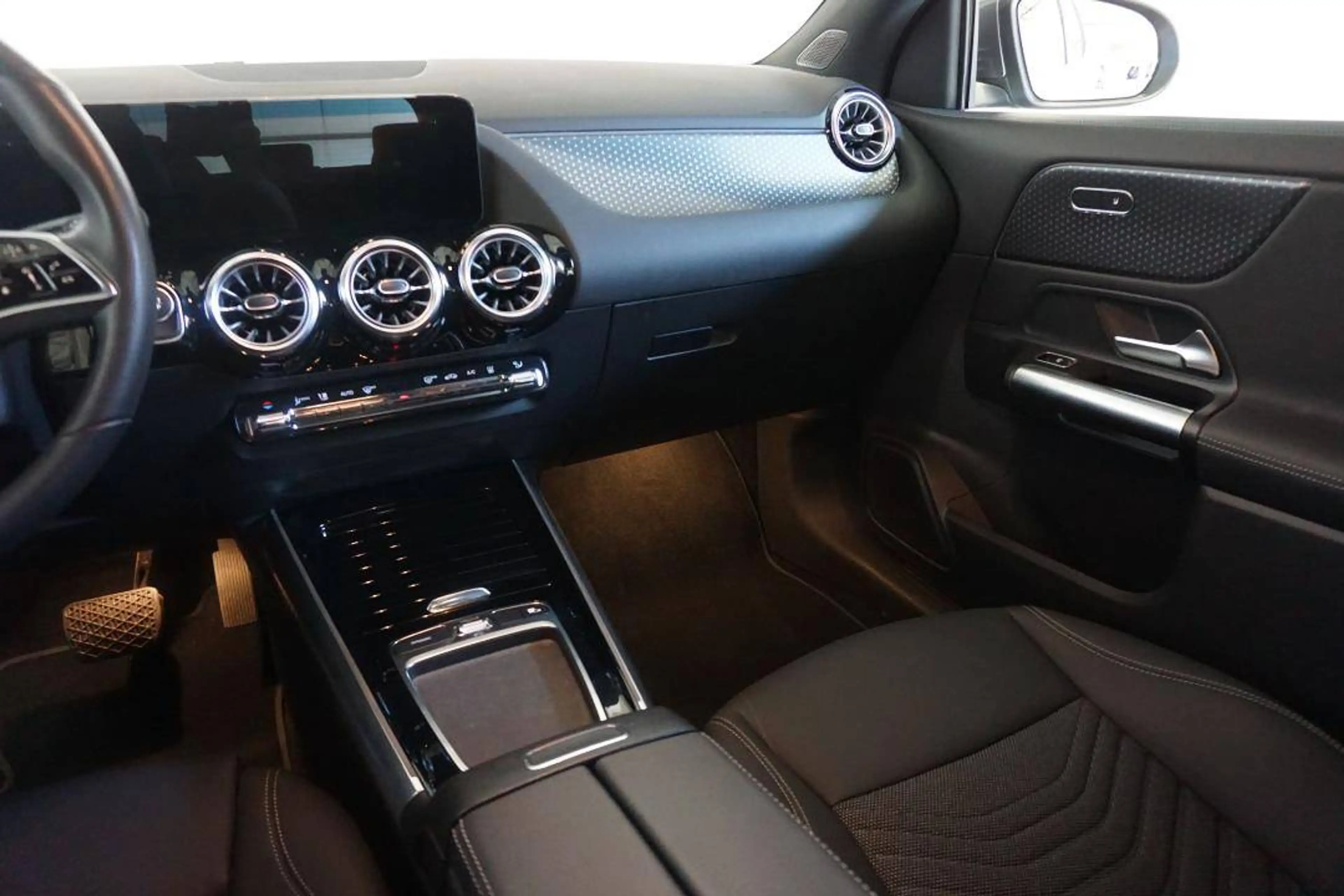 Mercedes-Benz EQA 250 plus — photo 6